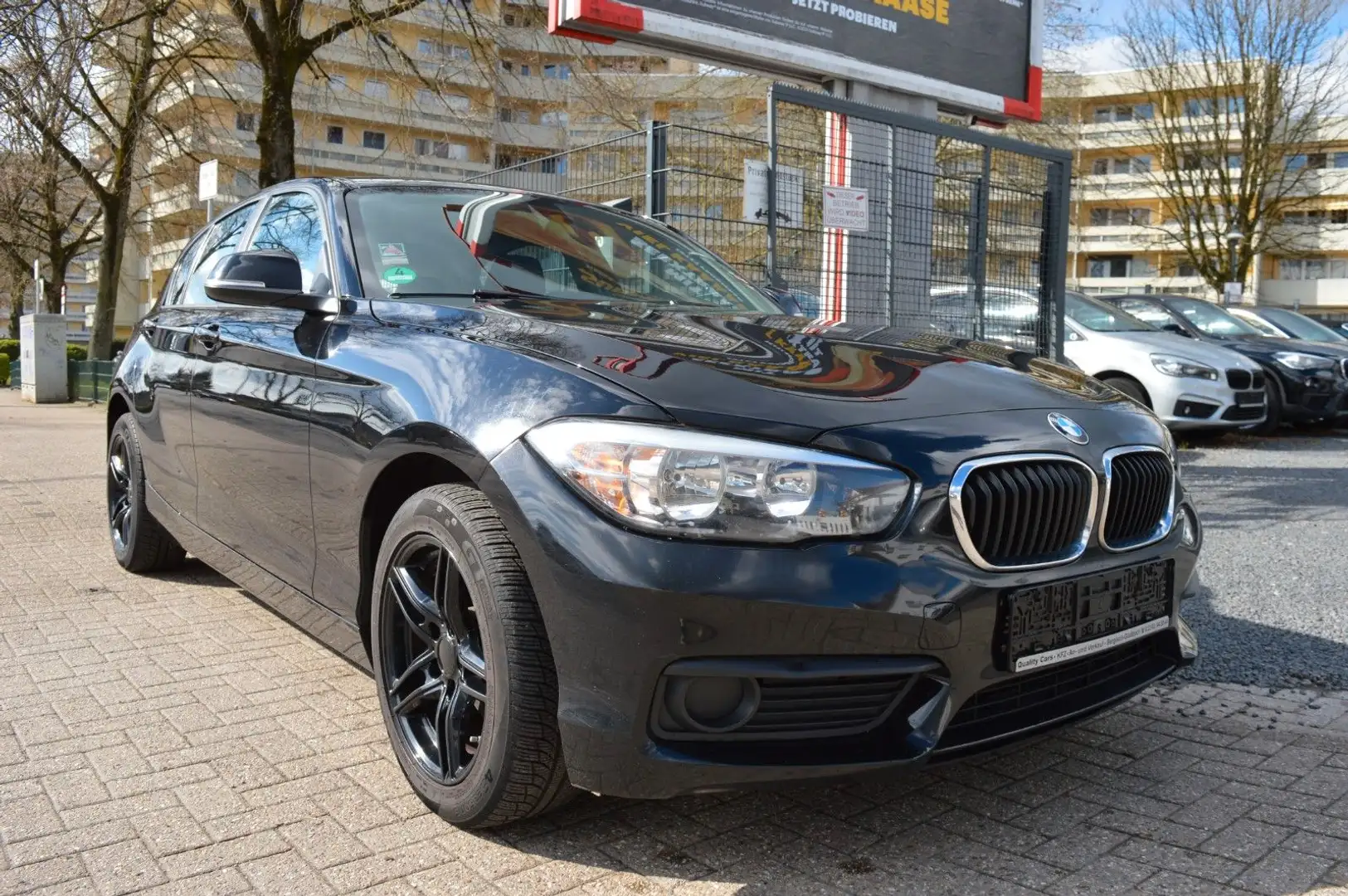 BMW 116 1er Limousine. 5-trg. 116i Navi Schwarz - 1