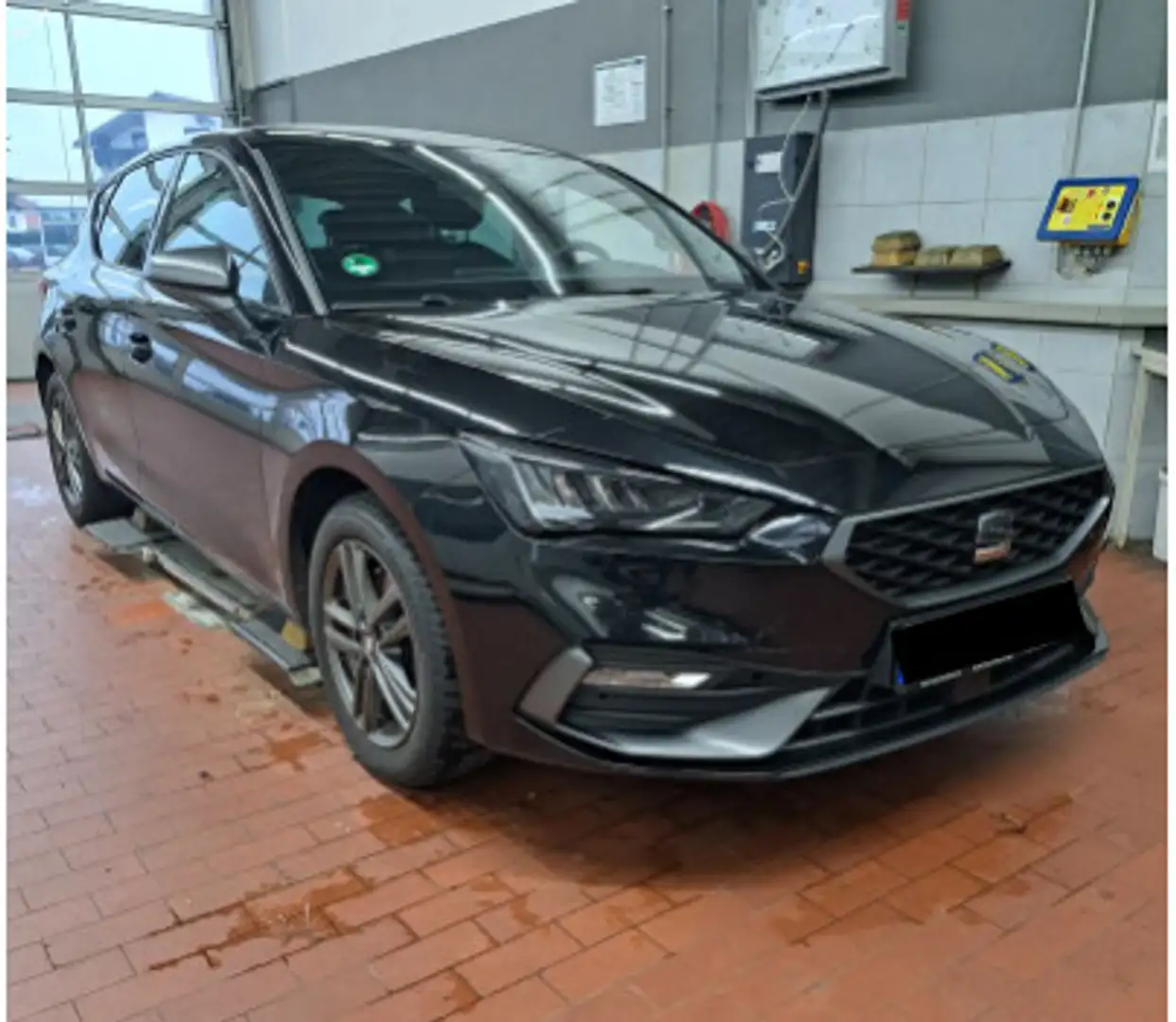 SEAT Leon 1.5 TSI FR | NAVI | LED | SITZHEIZUNG | Zwart - 2