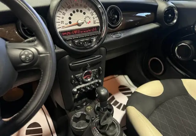 Mini Cooper view 16