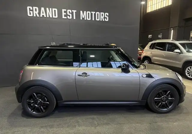 Mini Cooper view 9