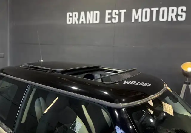 Mini Cooper view 8
