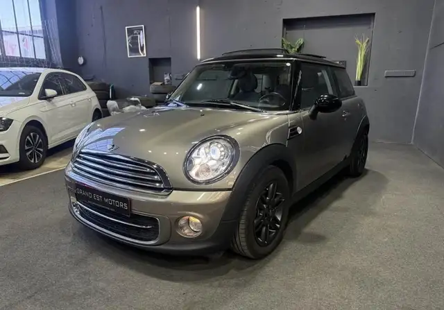 Mini Cooper view 4