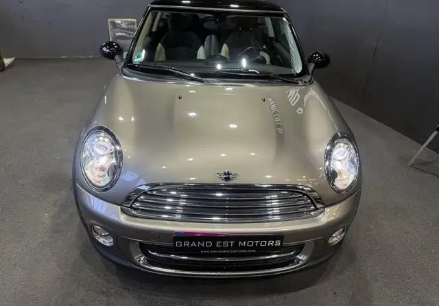 Mini Cooper view 10