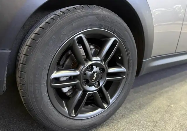 Mini Cooper view 24
