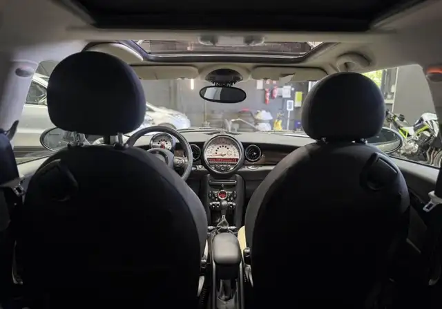 Mini Cooper view 27