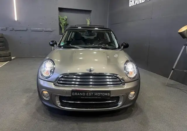 Mini Cooper view 3