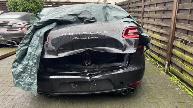 Porsche Macan Turbo mit Performance Paket Brandschaden