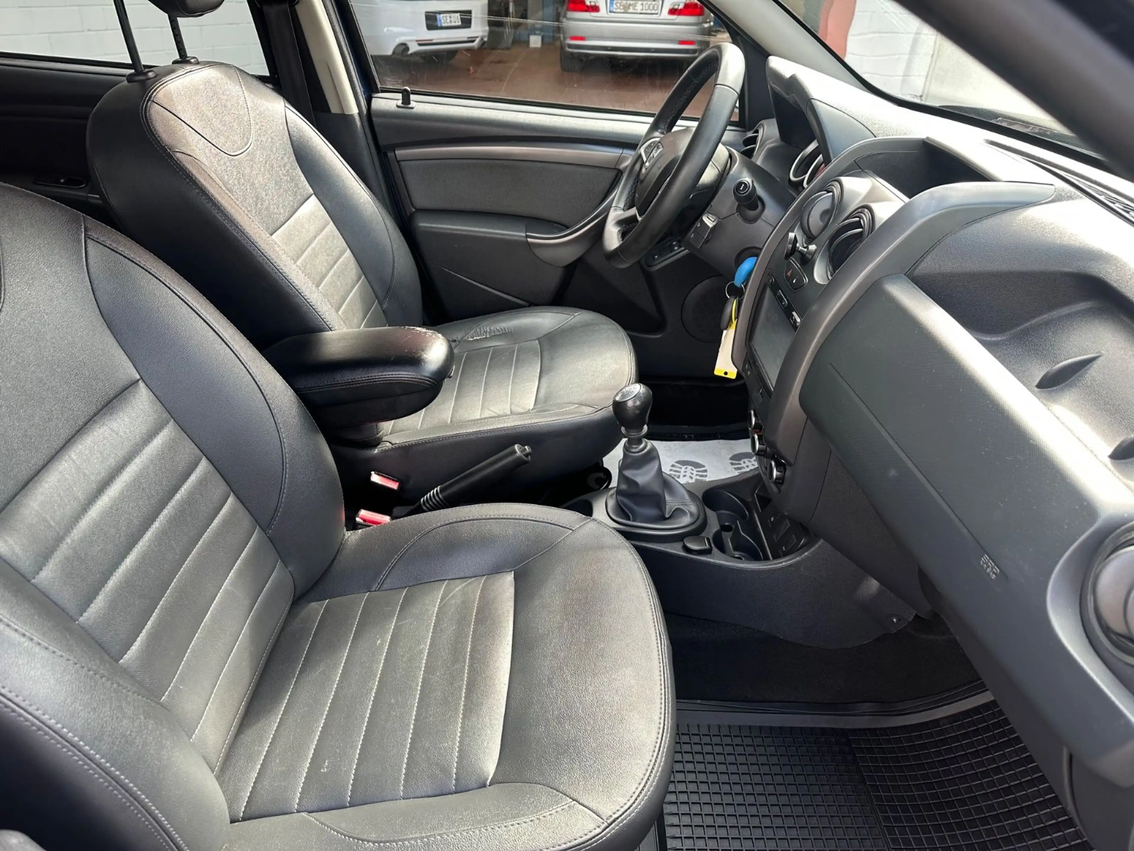 Dacia Duster I Prestige 4x2/AHK/NAV/SHZ/TEMP/PDC/LEDER — photo 14