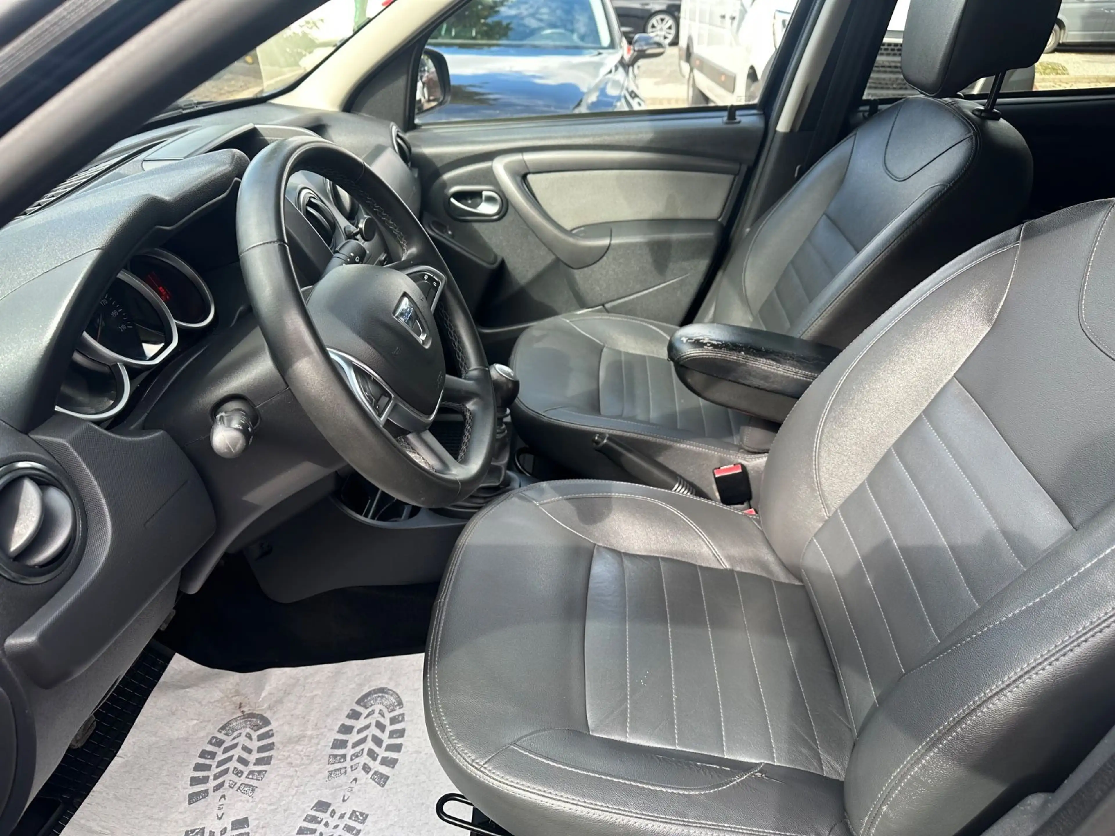 Dacia Duster I Prestige 4x2/AHK/NAV/SHZ/TEMP/PDC/LEDER — photo 11