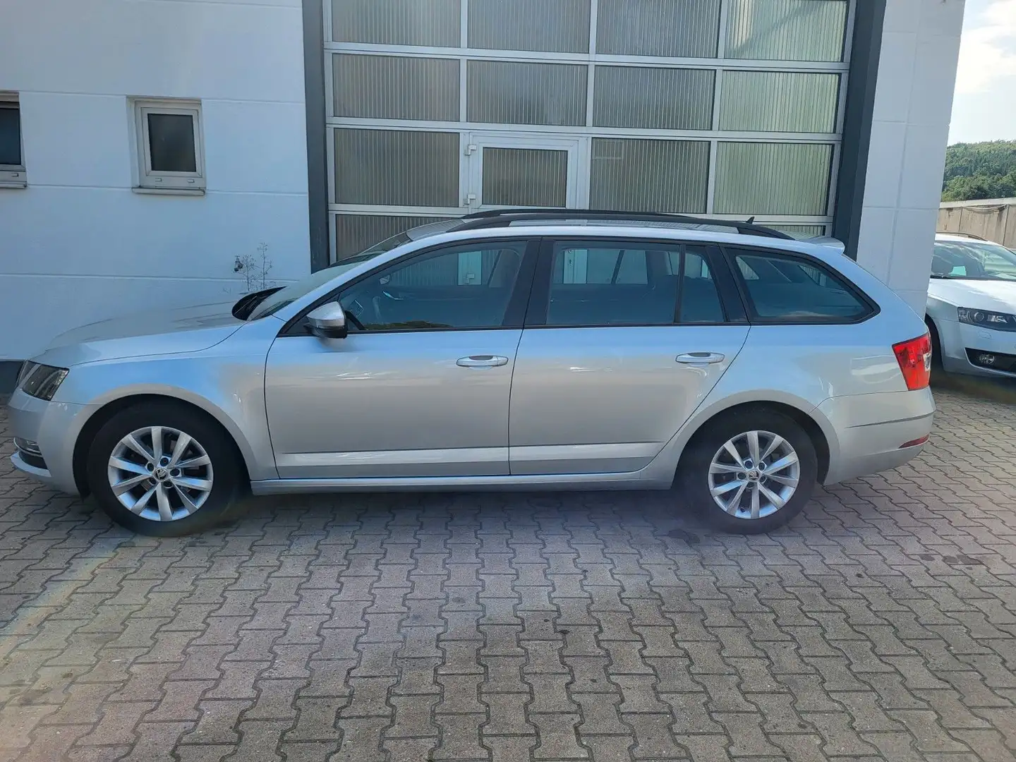 Skoda Octavia Combi Style 1,6TDi/1.Hand/MwSt./SHZ/Alu Silber - 2