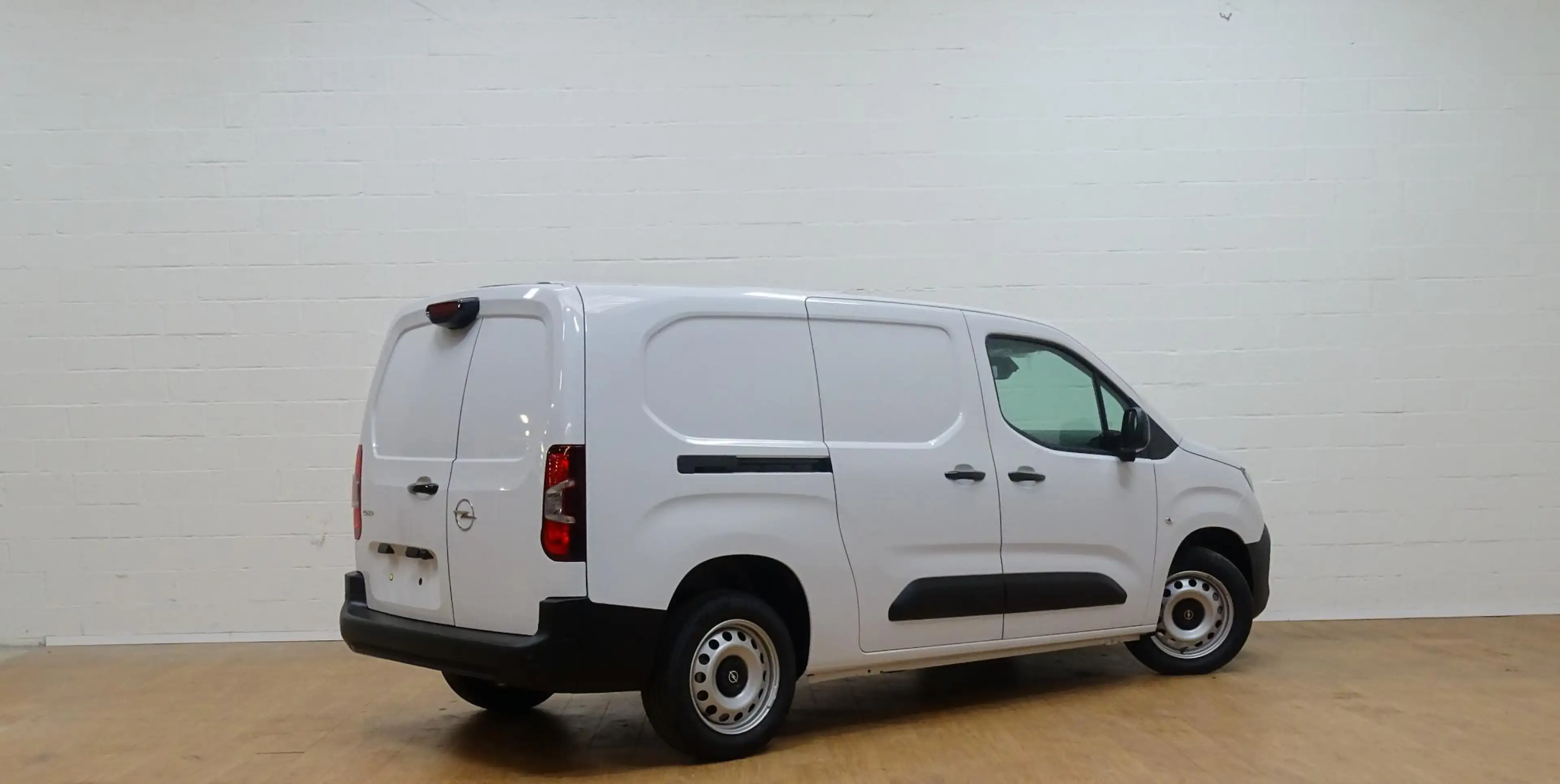 Opel Combo L1H1 Heavy 1.5 Turbo D 130 S/S AT8 — photo 2