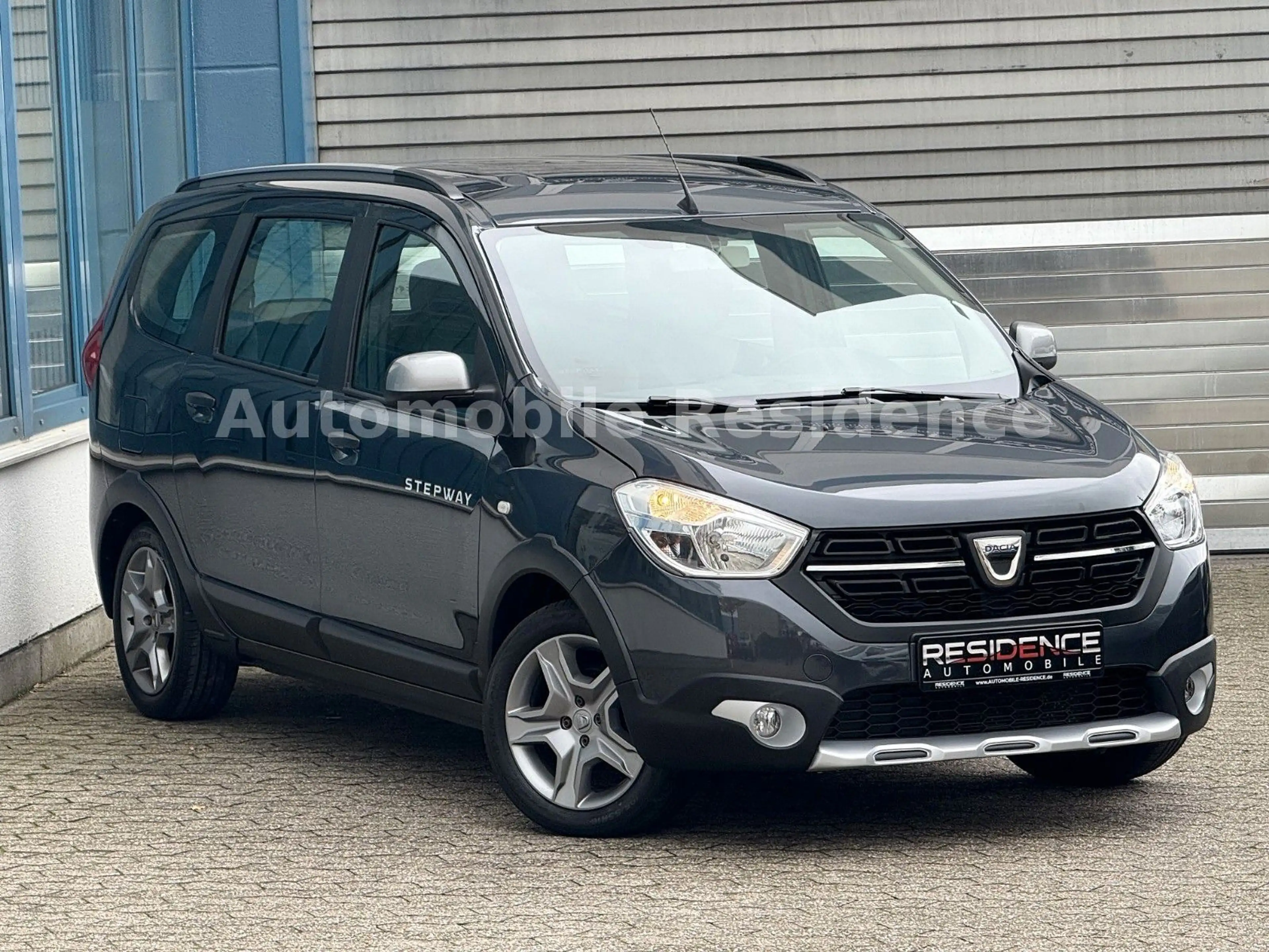 Dacia Lodgy Stepway 1.6*TEMP*KLIMA*NAVI*PDC*MFL*SHZ*1