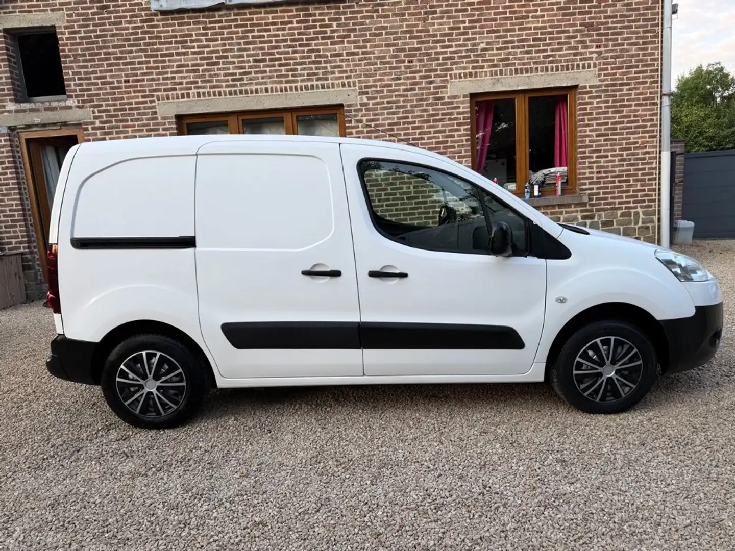 Peugeot Partner 1600 ESSENCE UTILITAIRE 3 PLACES AIRCO Wit - 2