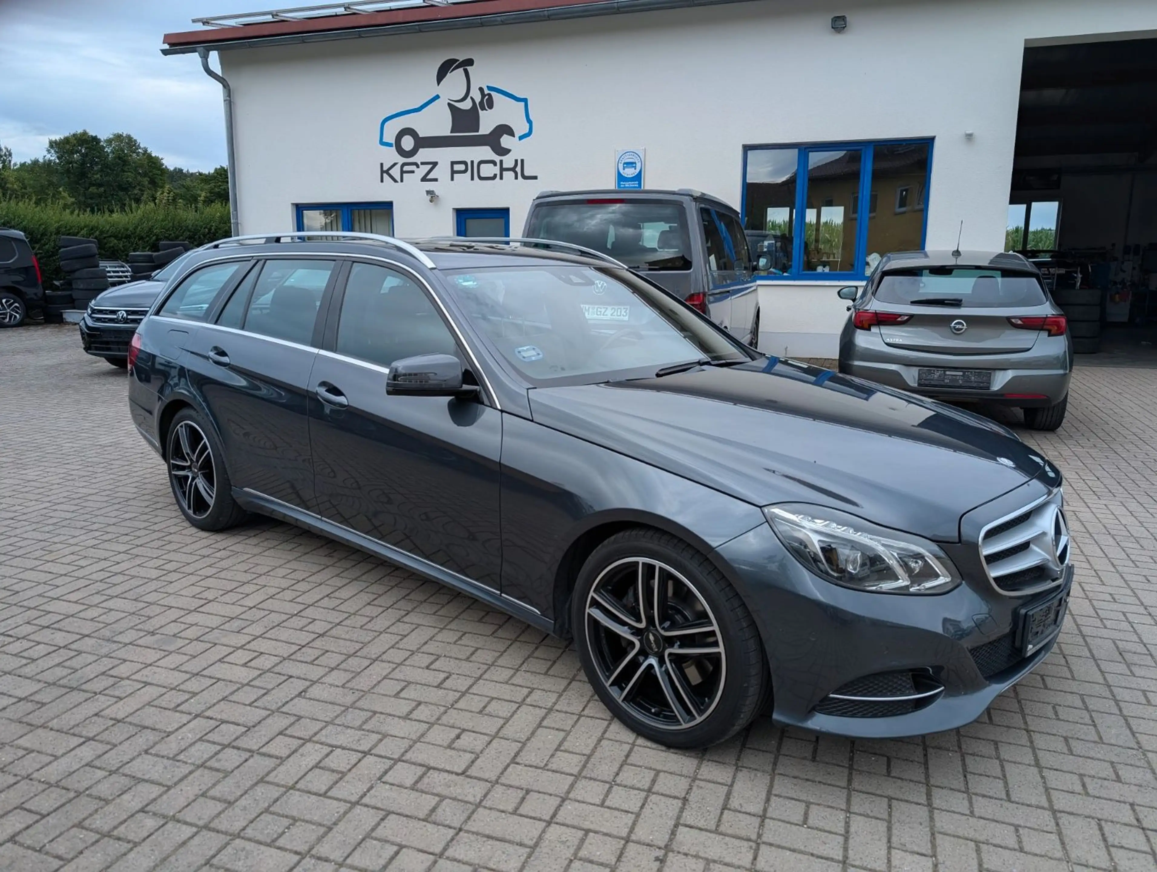 Mercedes-Benz E 350 E T-Modell BlueTec 4Matic Avantgarde Autom — photo 2