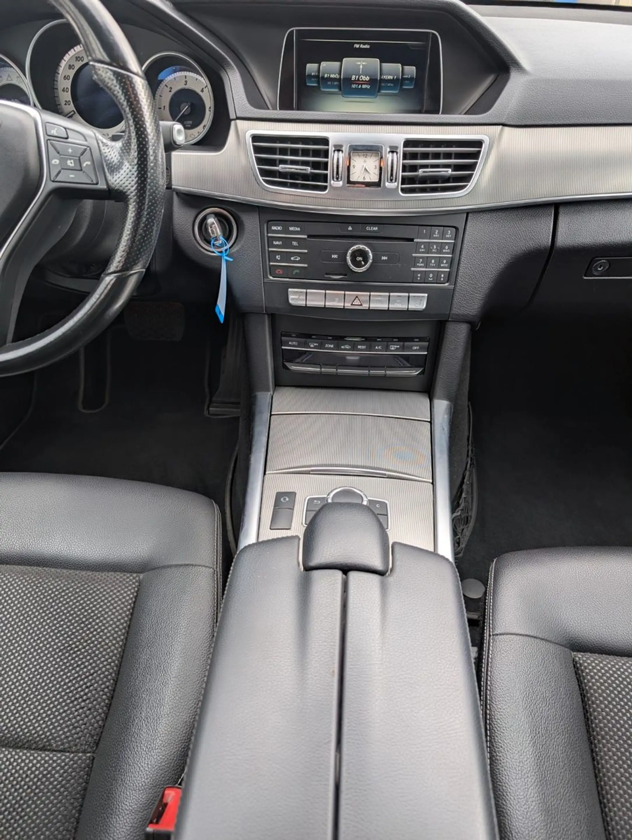 Mercedes-Benz E 350 E T-Modell BlueTec 4Matic Avantgarde Autom — photo 10