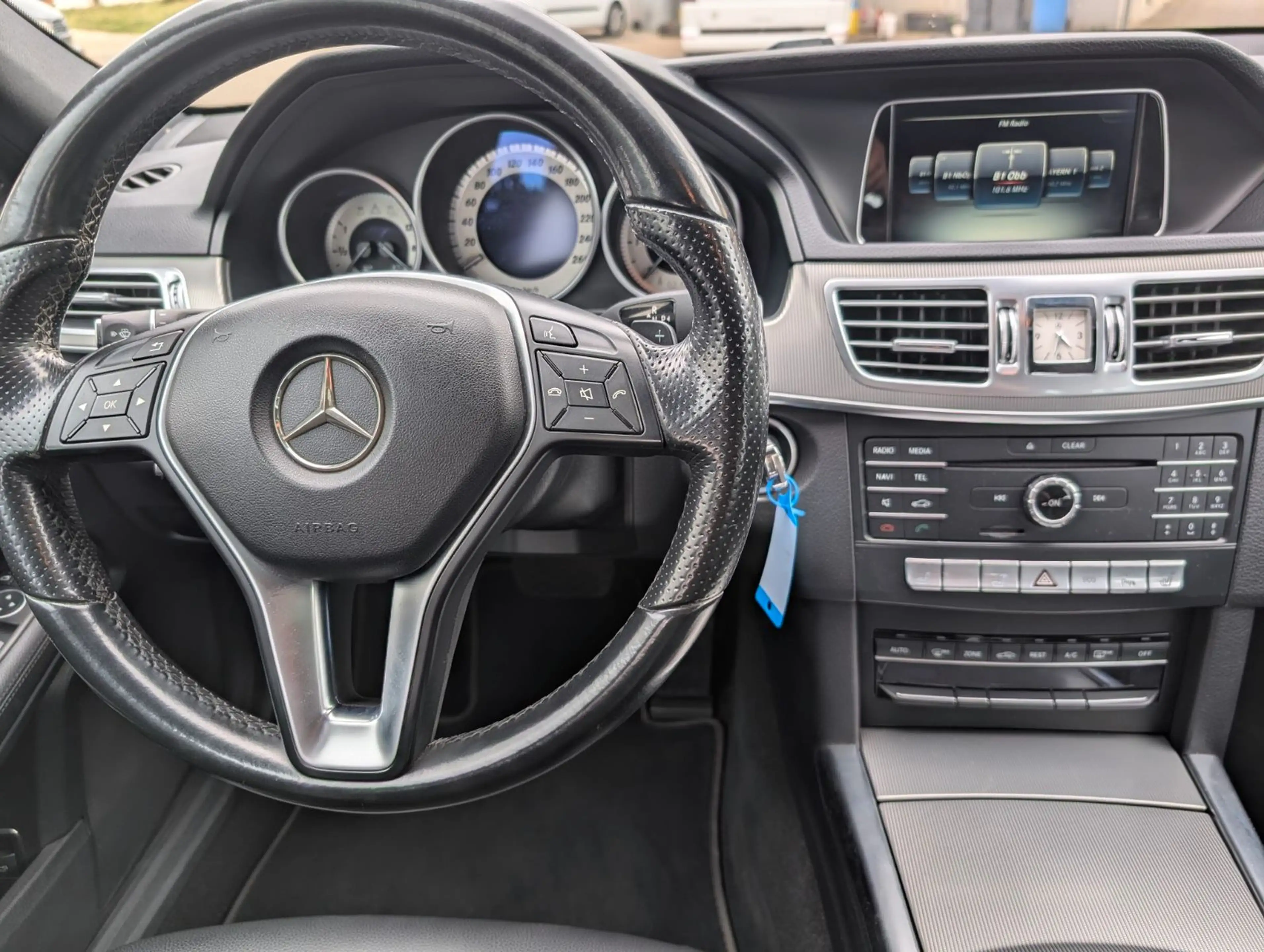 Mercedes-Benz E 350 E T-Modell BlueTec 4Matic Avantgarde Autom — photo 7