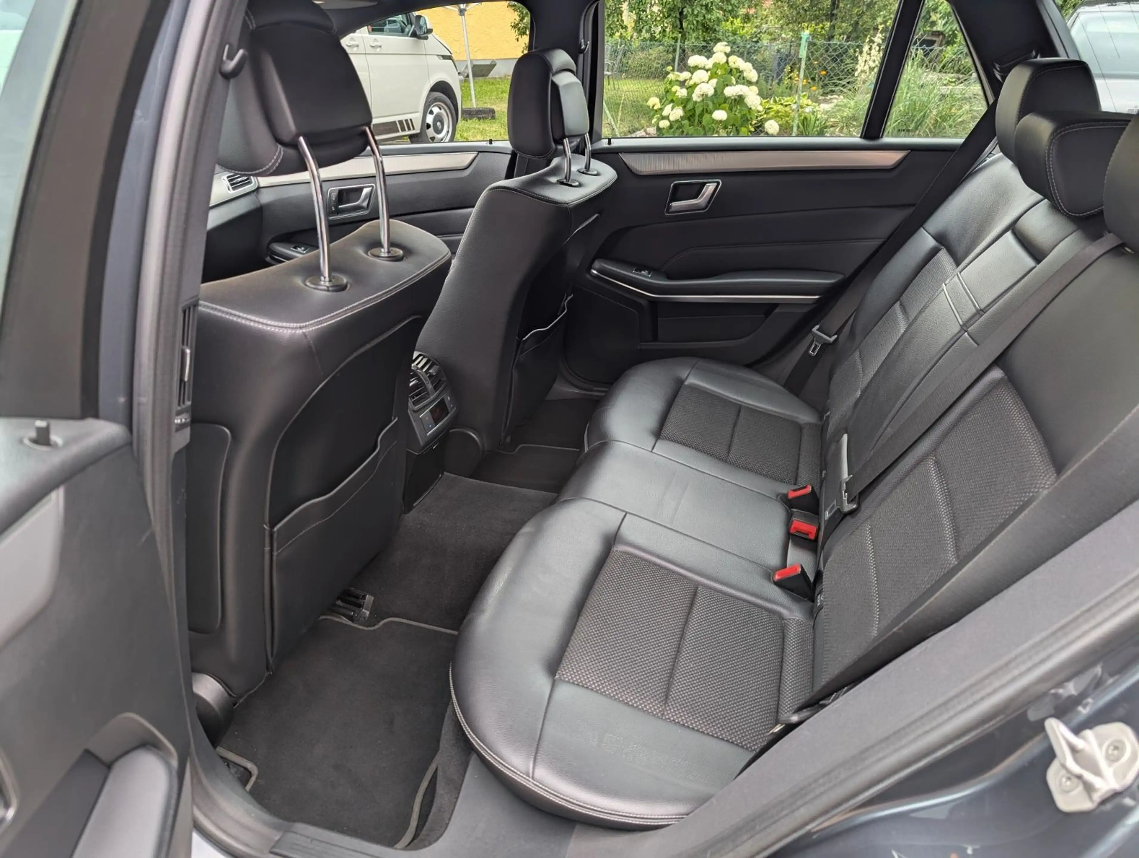 Mercedes-Benz E 350 E T-Modell BlueTec 4Matic Avantgarde Autom — photo 12