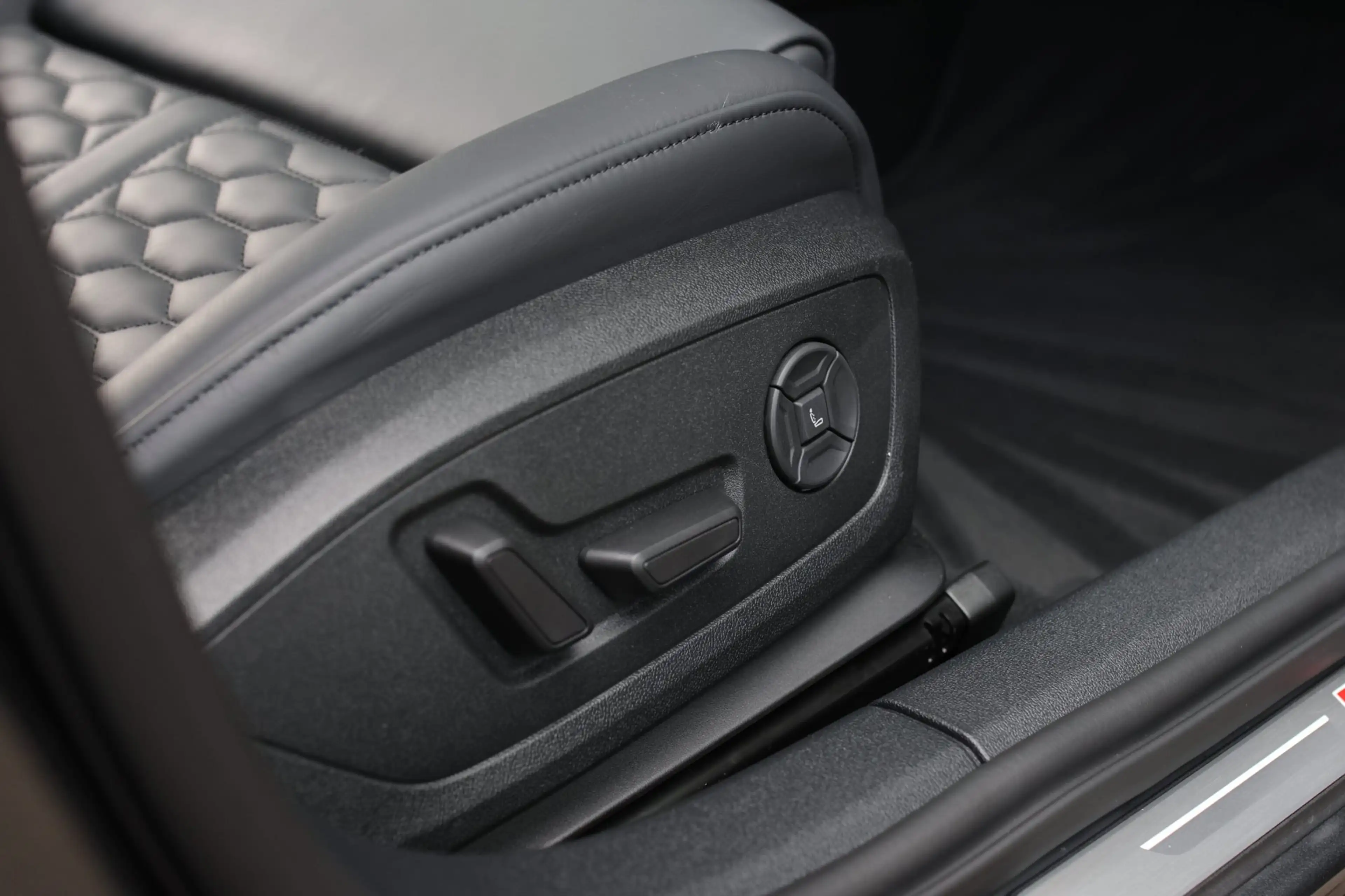 Audi RS3 Limousine 2.5 TFSI Quattro *Pano*B&O*Head-Up*Camer — photo 41