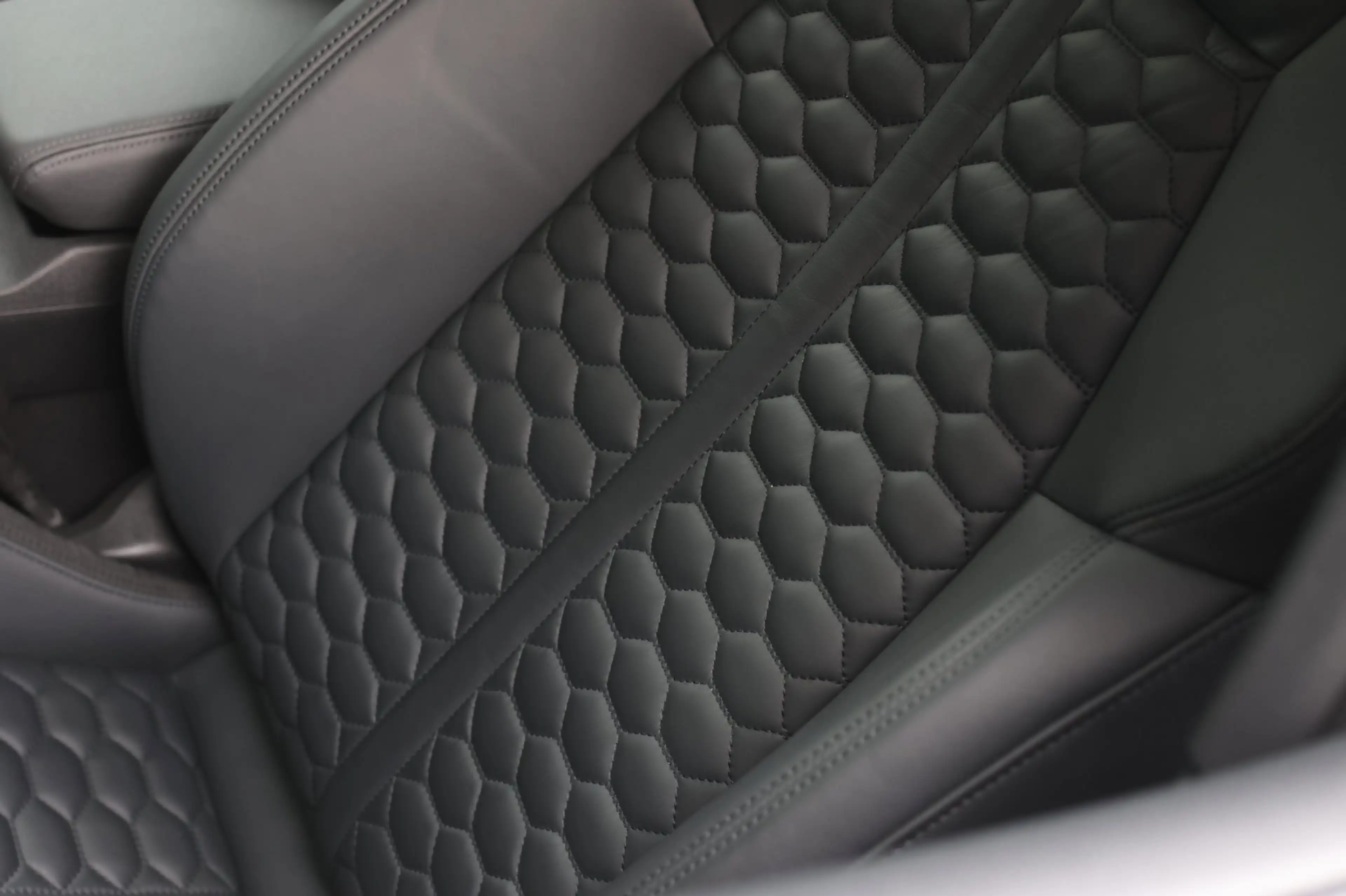 Audi RS3 Limousine 2.5 TFSI Quattro *Pano*B&O*Head-Up*Camer — photo 38