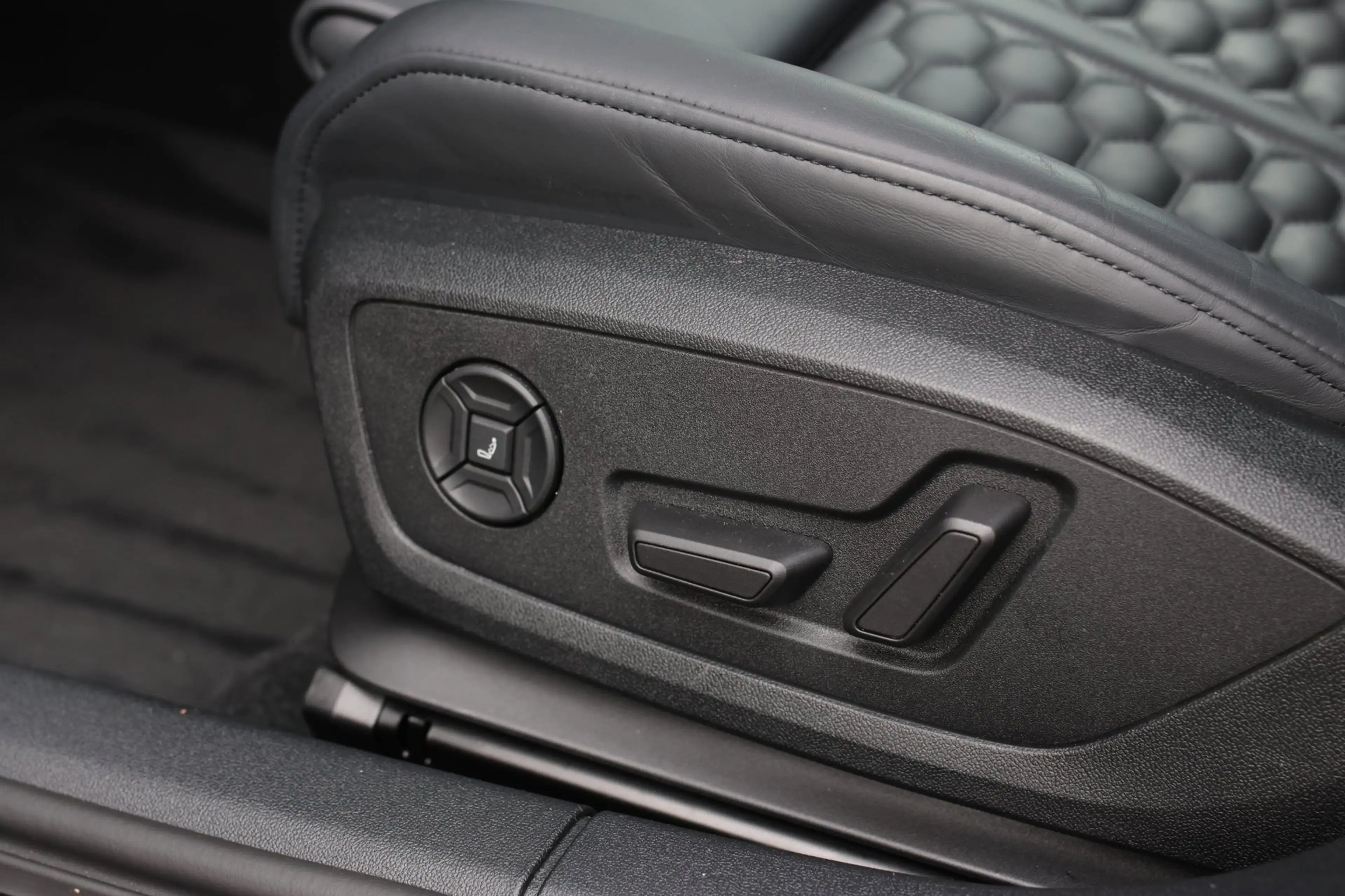 Audi RS3 Limousine 2.5 TFSI Quattro *Pano*B&O*Head-Up*Camer — photo 40