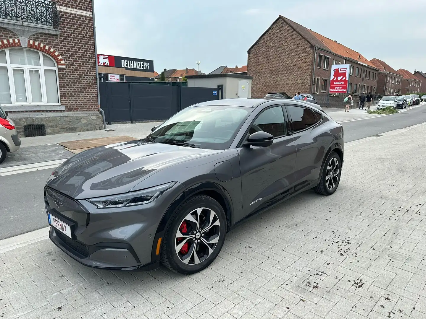 Ford Mustang Mach-E Mustang Mach-E AWD PREMIUM Grijs - 2