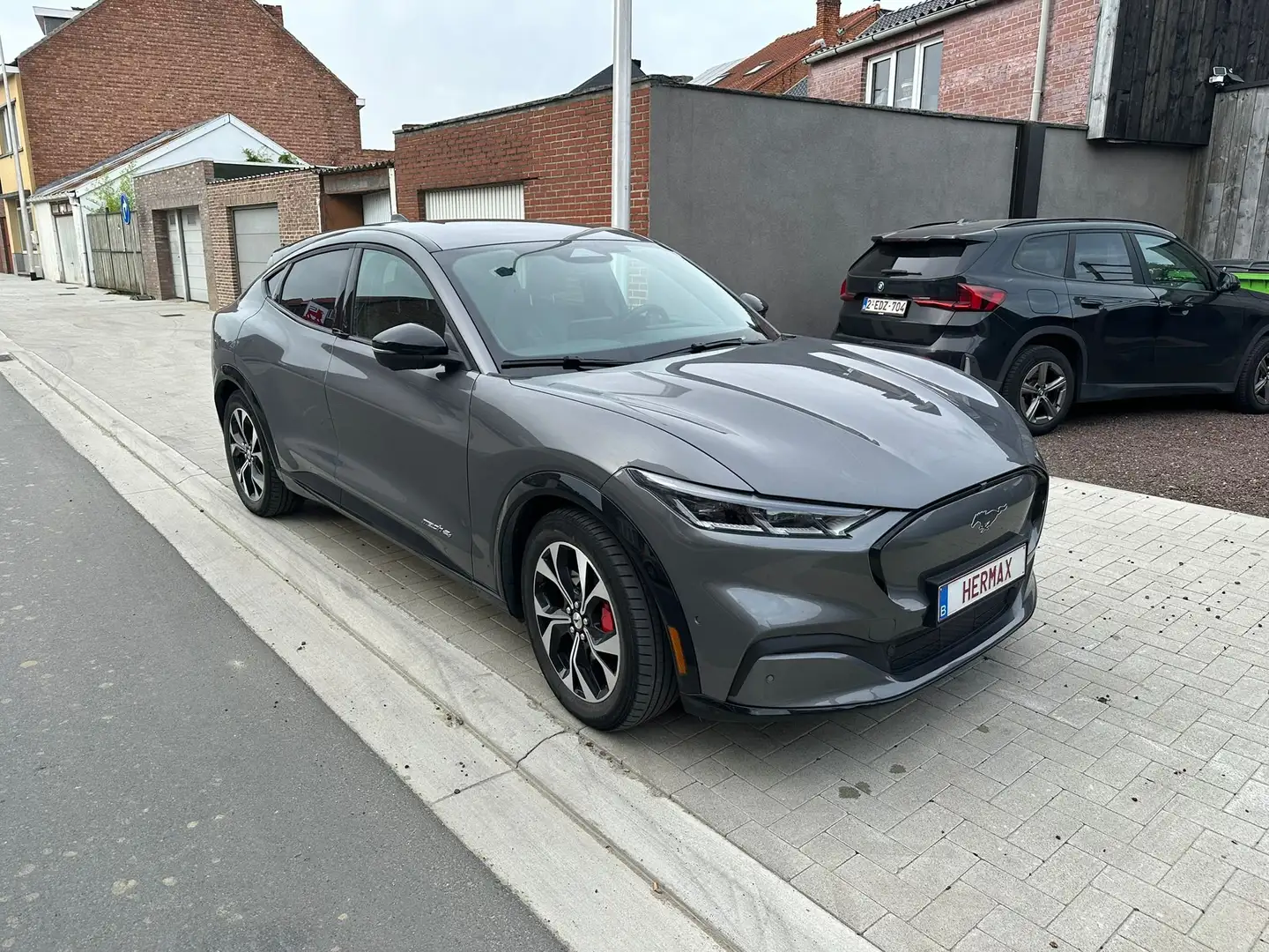 Ford Mustang Mach-E Mustang Mach-E AWD PREMIUM Grijs - 1