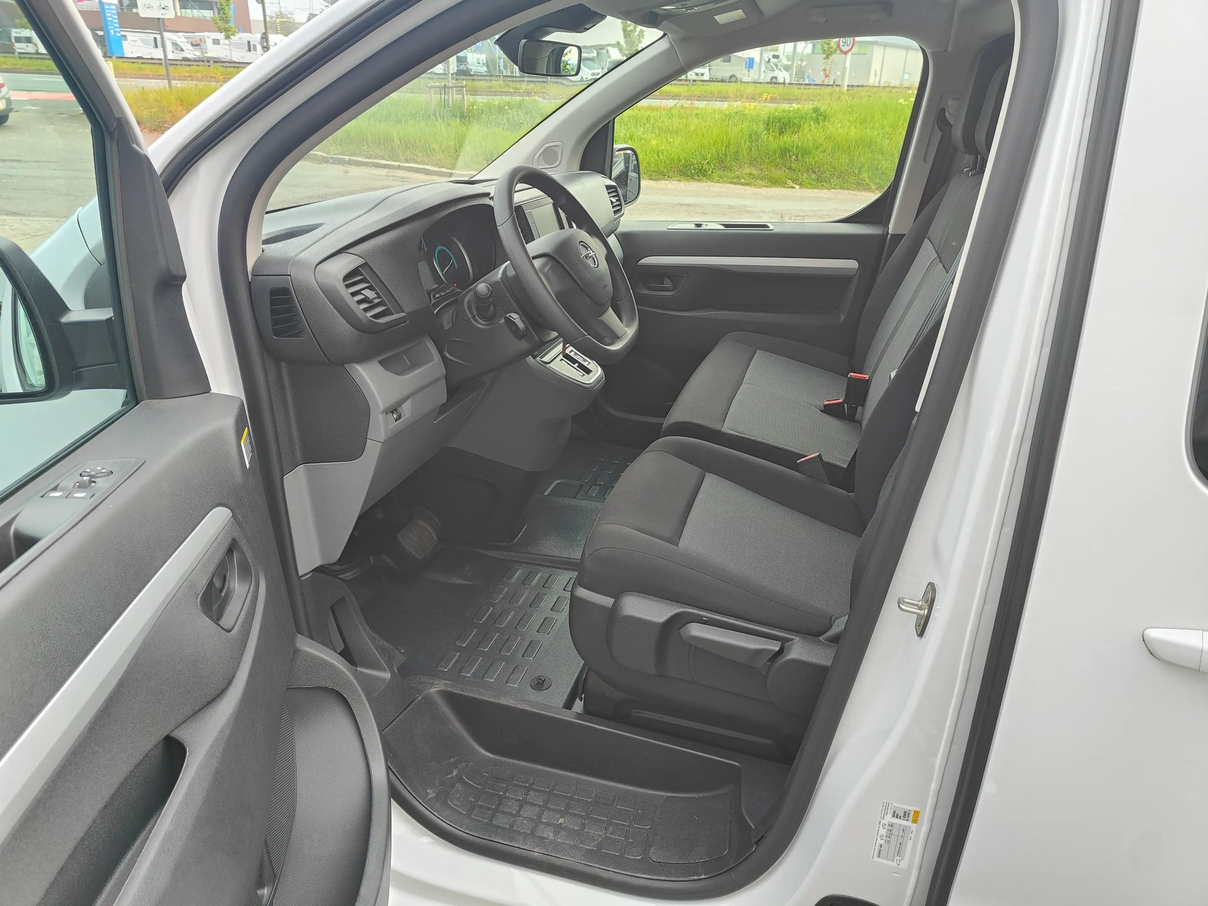Opel Vivaro-e 75 kWh L3 Crew Van — photo 9