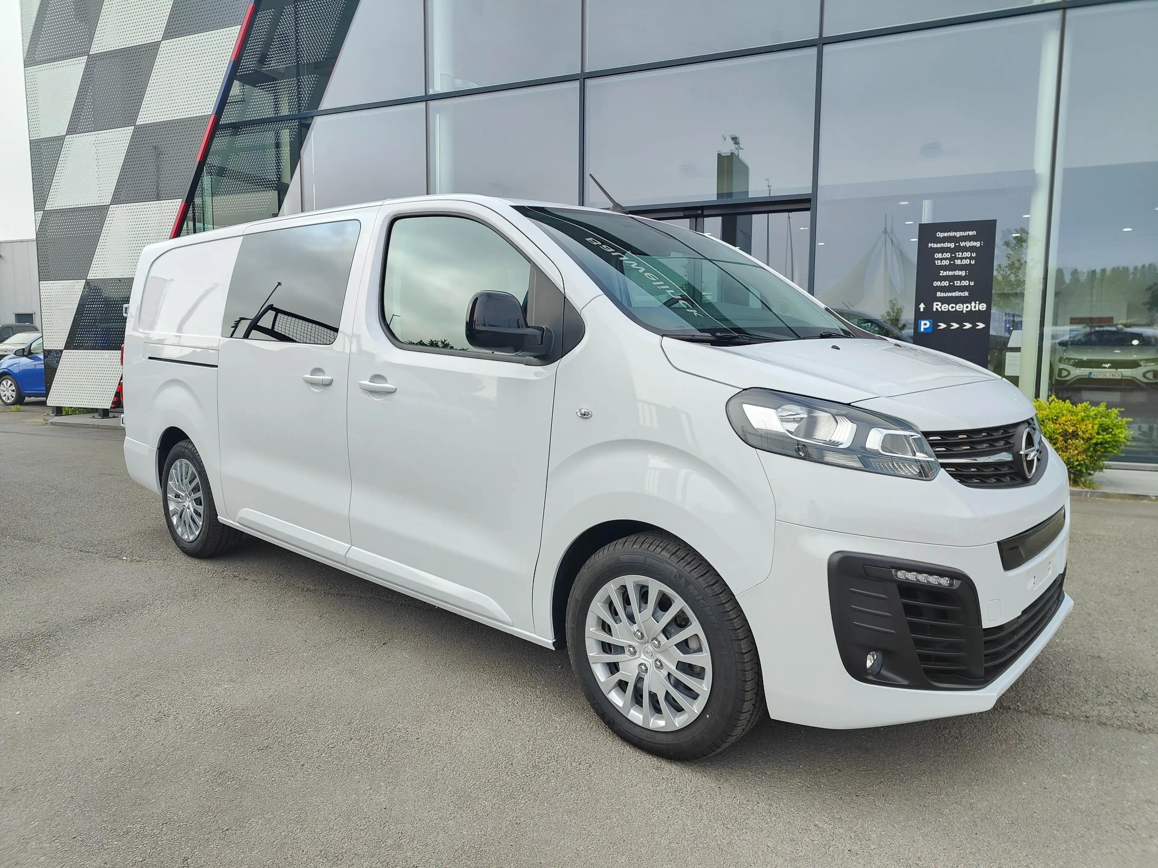 Opel Vivaro-e 75 kWh L3 Crew Van — photo 2