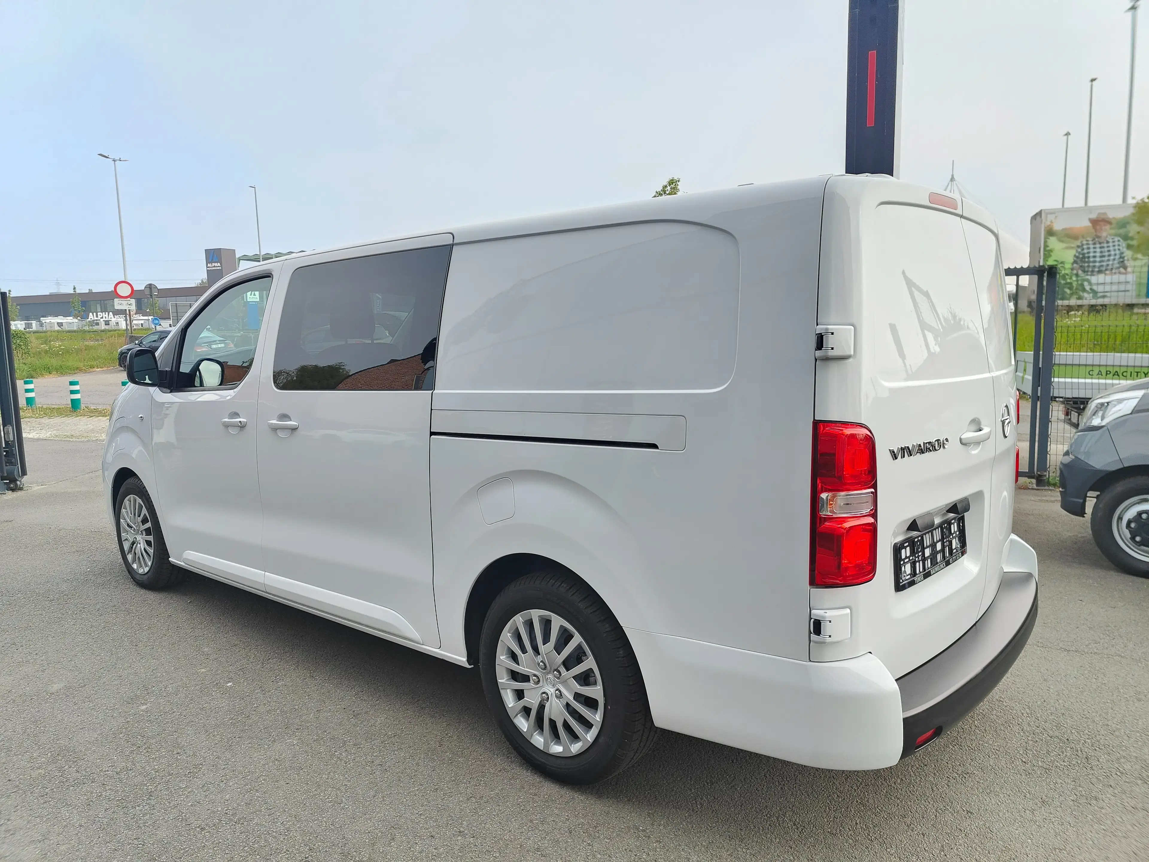 Opel Vivaro-e 75 kWh L3 Crew Van — photo 4