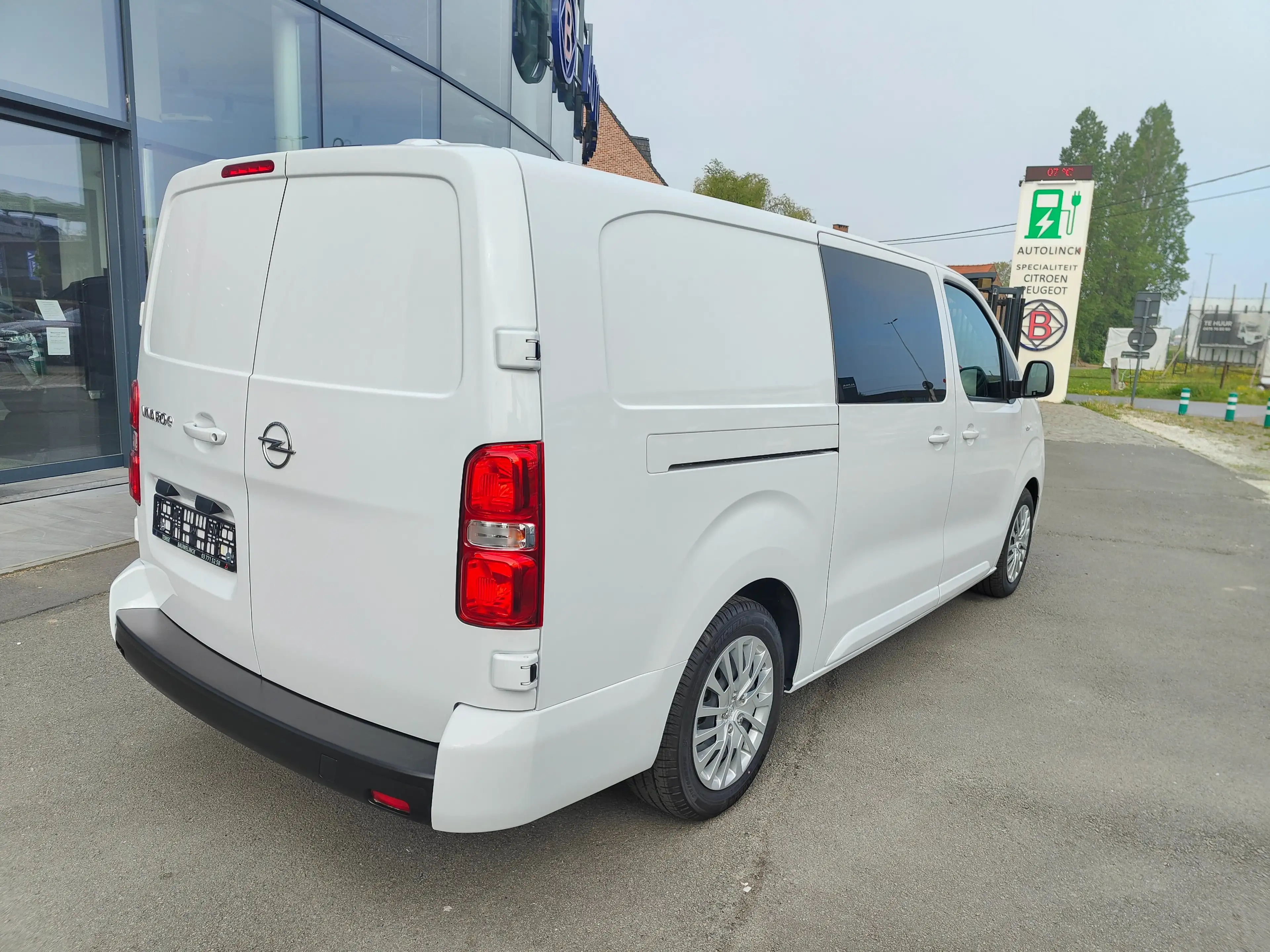 Opel Vivaro-e 75 kWh L3 Crew Van — photo 3