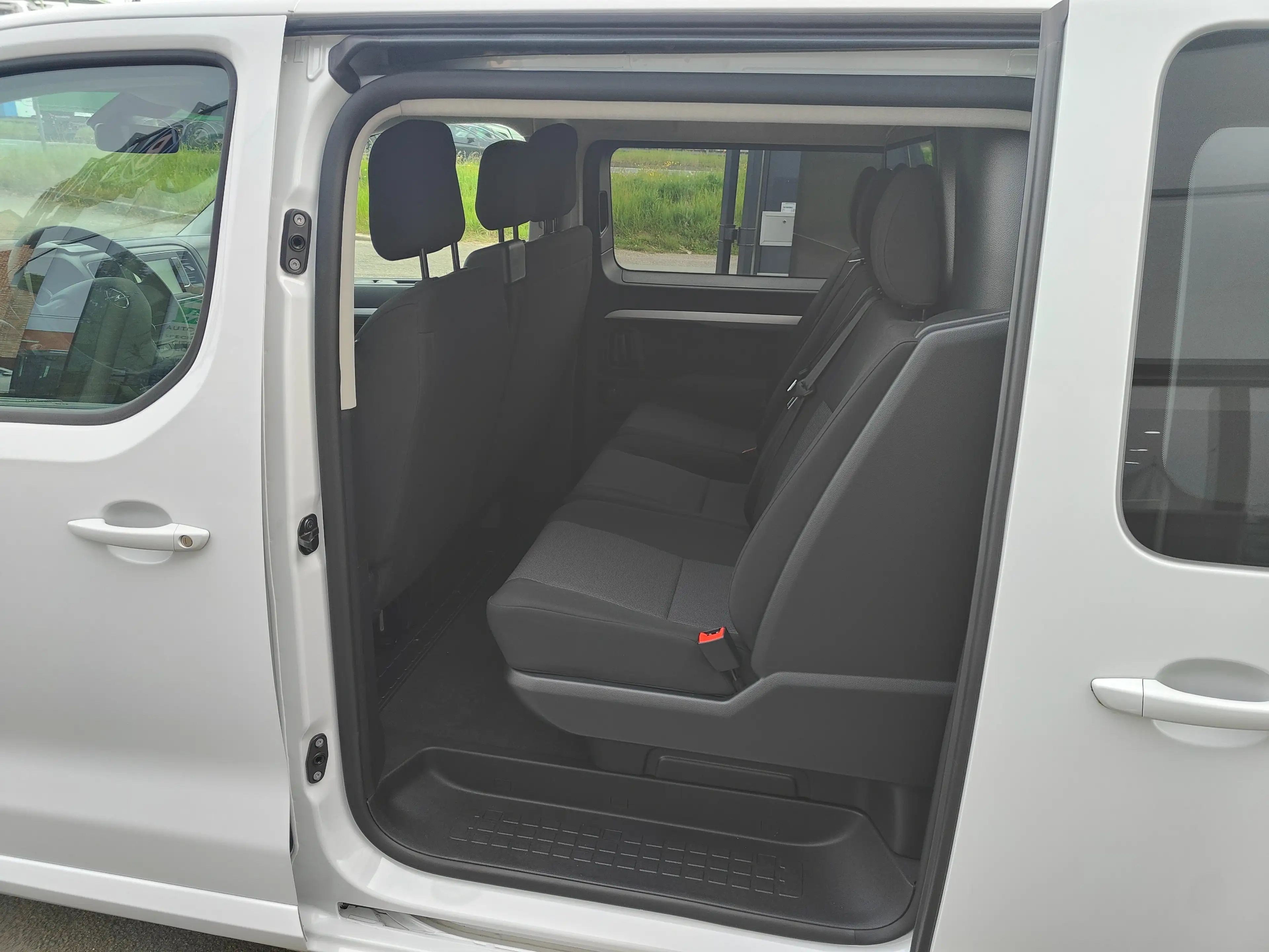 Opel Vivaro-e 75 kWh L3 Crew Van — photo 6