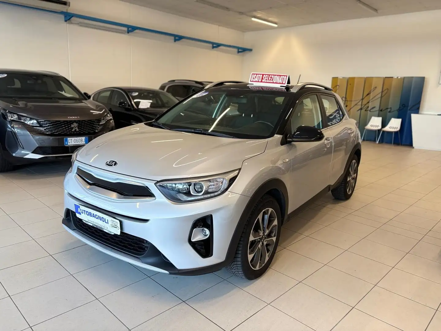 Kia Stonic STYLE 1.4 MPI 100 CV 6mt UNICO PR. Argent - 1