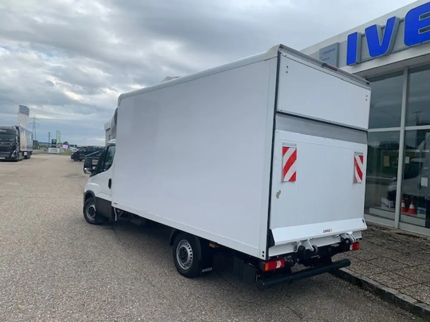 Iveco Daily Daily 35S16A8 Möbelkoffer/LBW - HI-Connect Weiß - 2