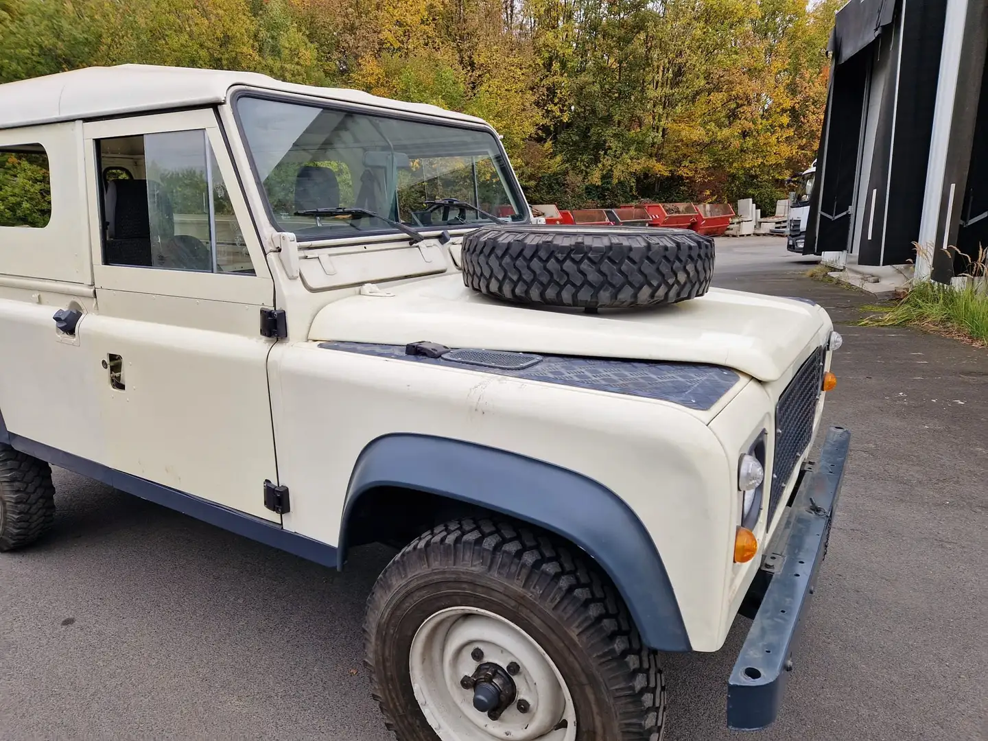 Land Rover Defender 110 300TDI mit neuem Zahnriemen, rostfrei Beige - 1
