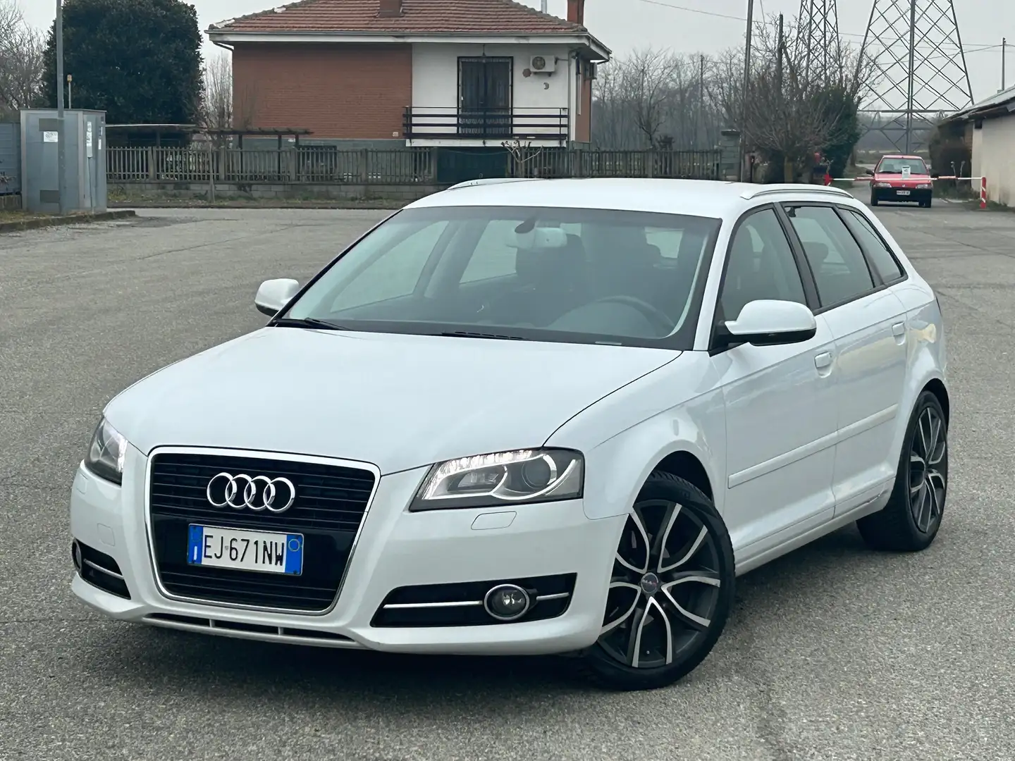Audi A3 Adatta a neopatentati A3 sportback 1.6 ambition Bílá - 1