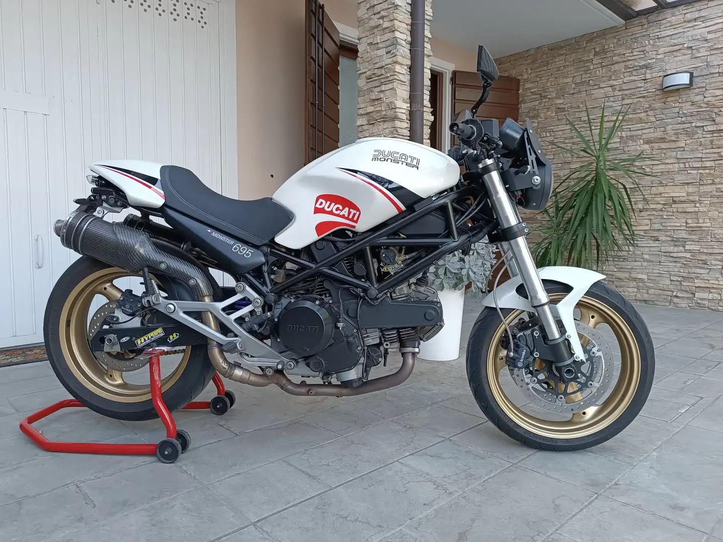 Ducati Monster 695 Weiß - 1