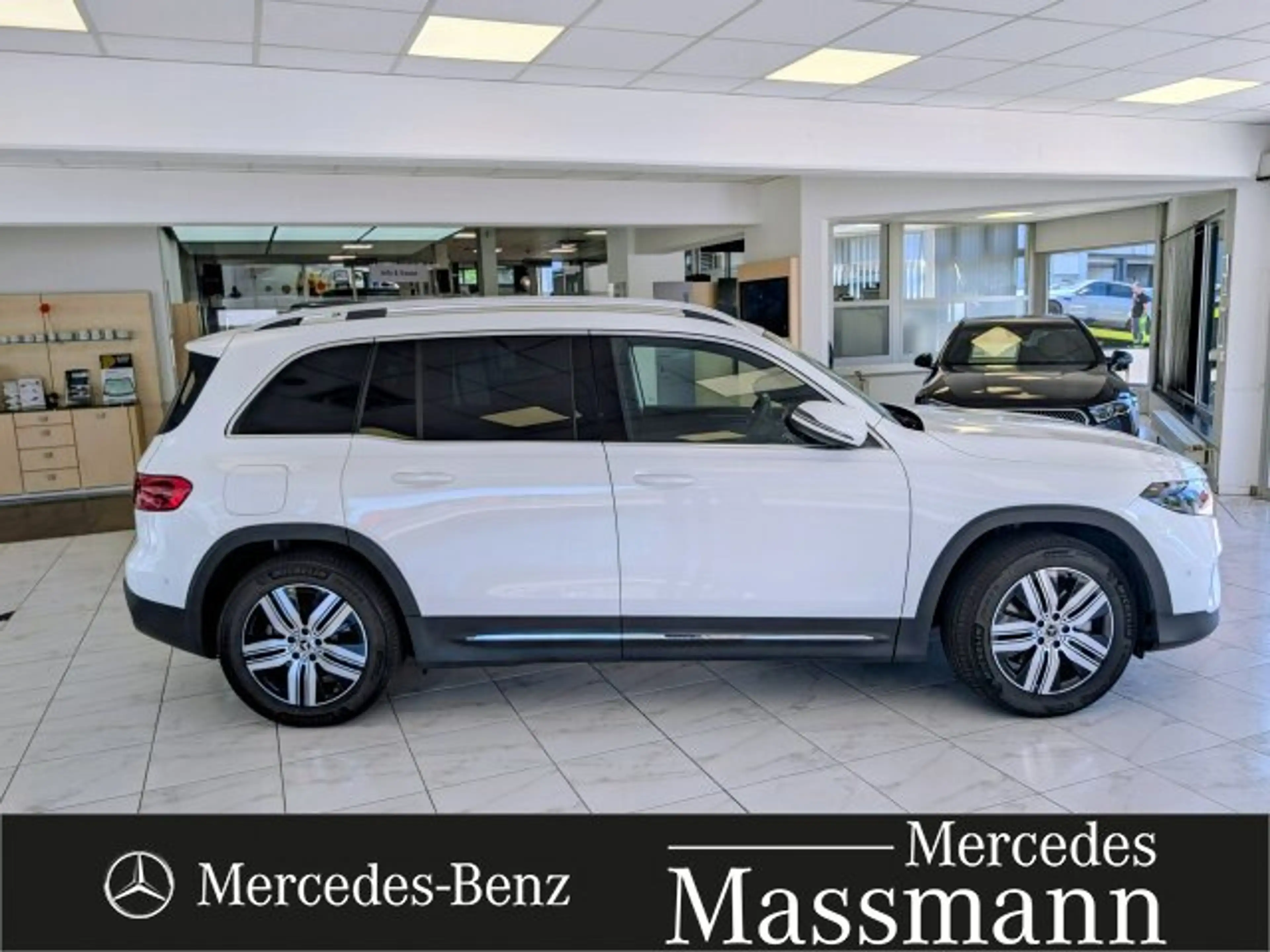 Mercedes-Benz EQB 300 EQB 300 4MATIC Progressive Navi/Klima/Xenon/LED — photo 3
