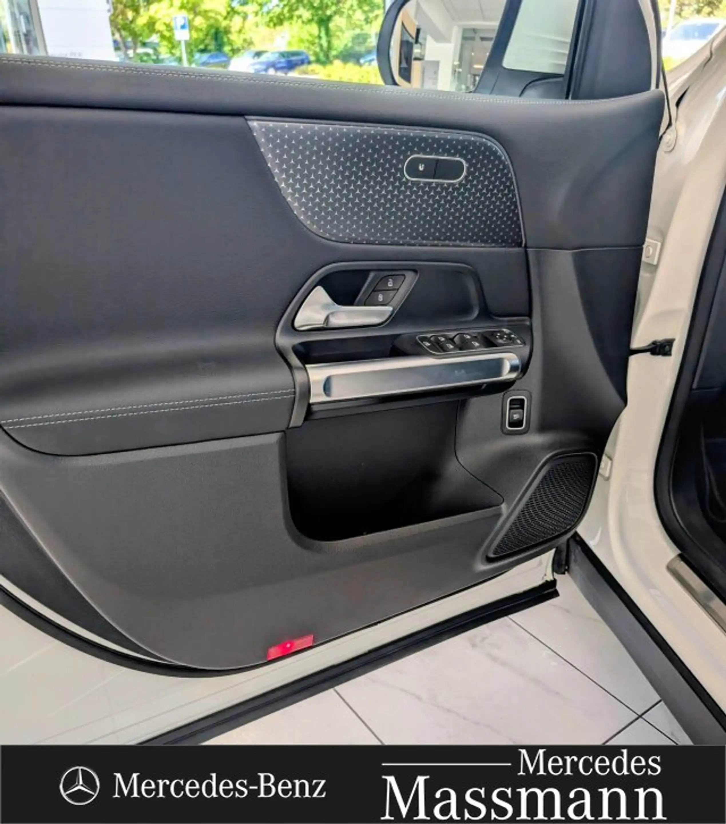 Mercedes-Benz EQB 300 EQB 300 4MATIC Progressive Navi/Klima/Xenon/LED — photo 7
