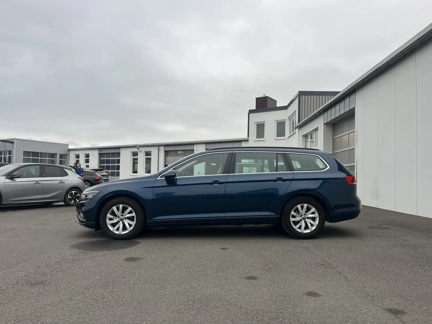 Volkswagen Passat Variant 1.5 TSI Business 131€ m. 20% Anzahlung AHK DAB N Blau - 2