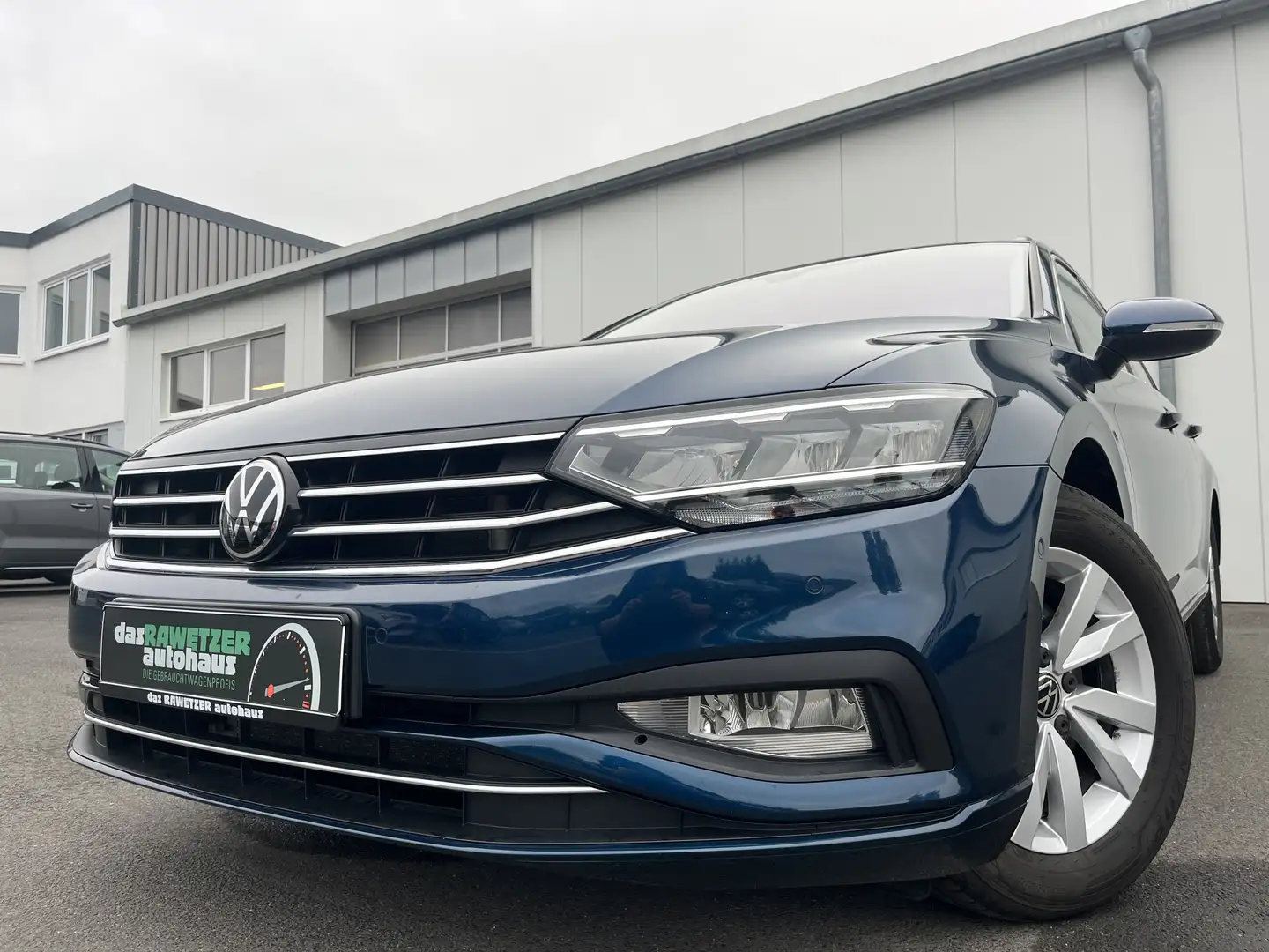Volkswagen Passat Variant 1.5 TSI Business 131€ m. 20% Anzahlung AHK DAB N Blau - 1