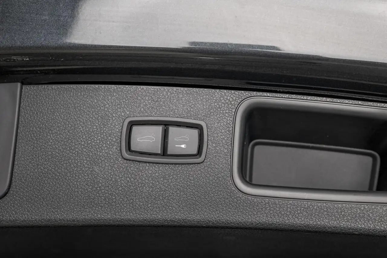 Porsche Macan photo Porsche Macan