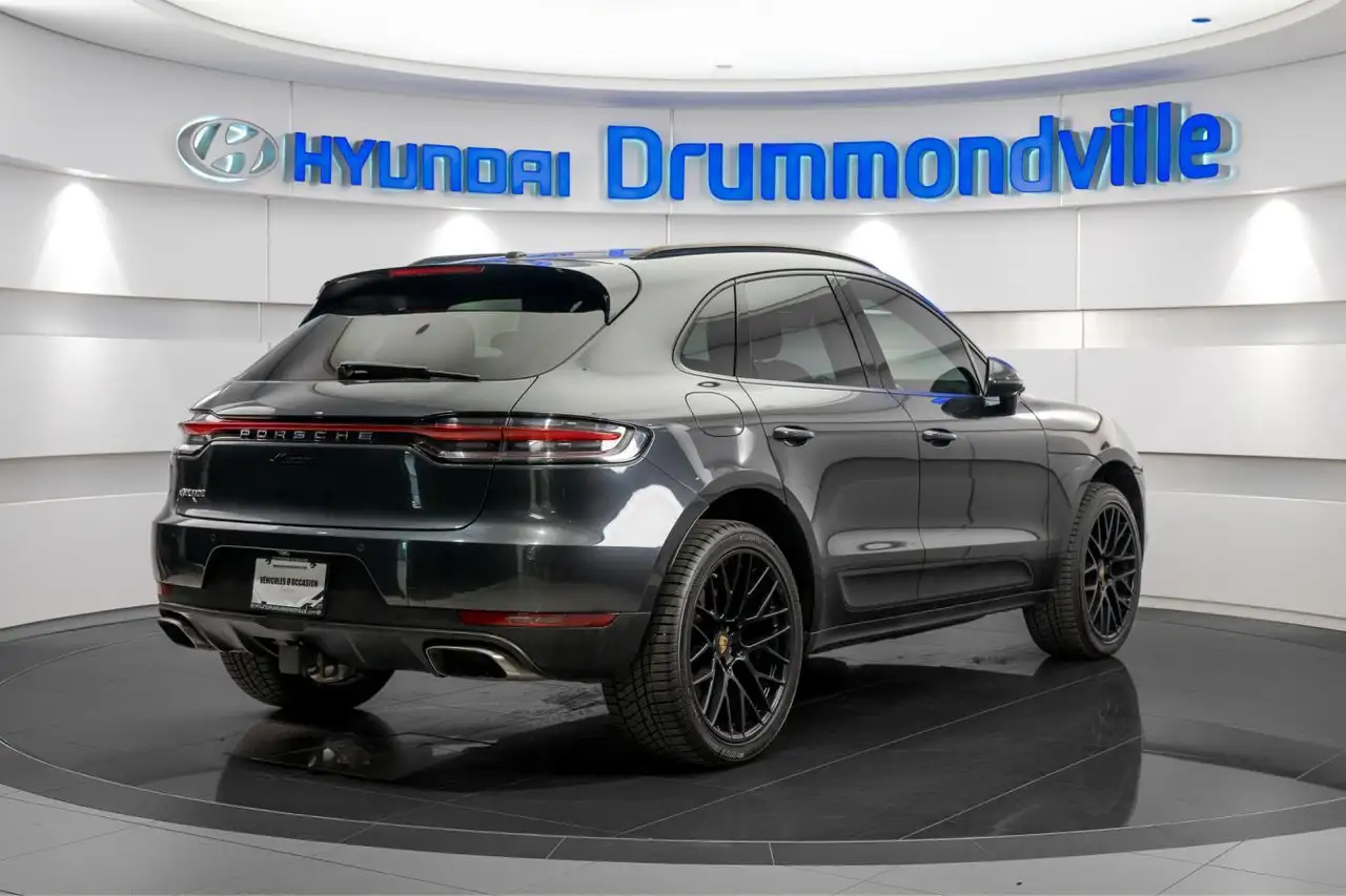 Porsche Macan photo Porsche Macan