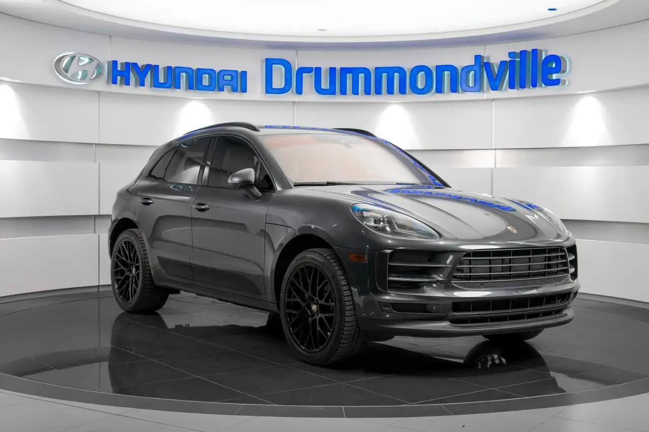 Porsche Macan photo Porsche Macan