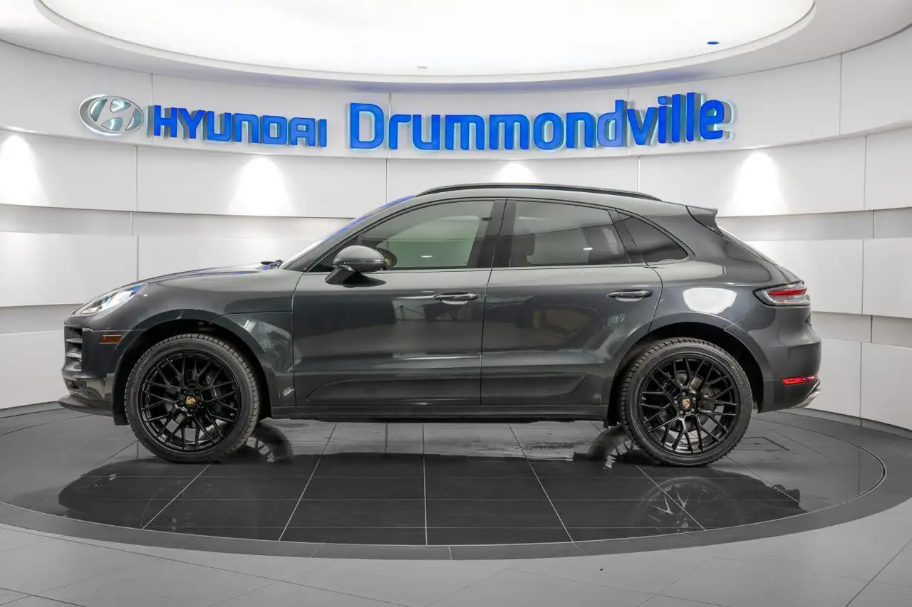 Porsche Macan photo Porsche Macan