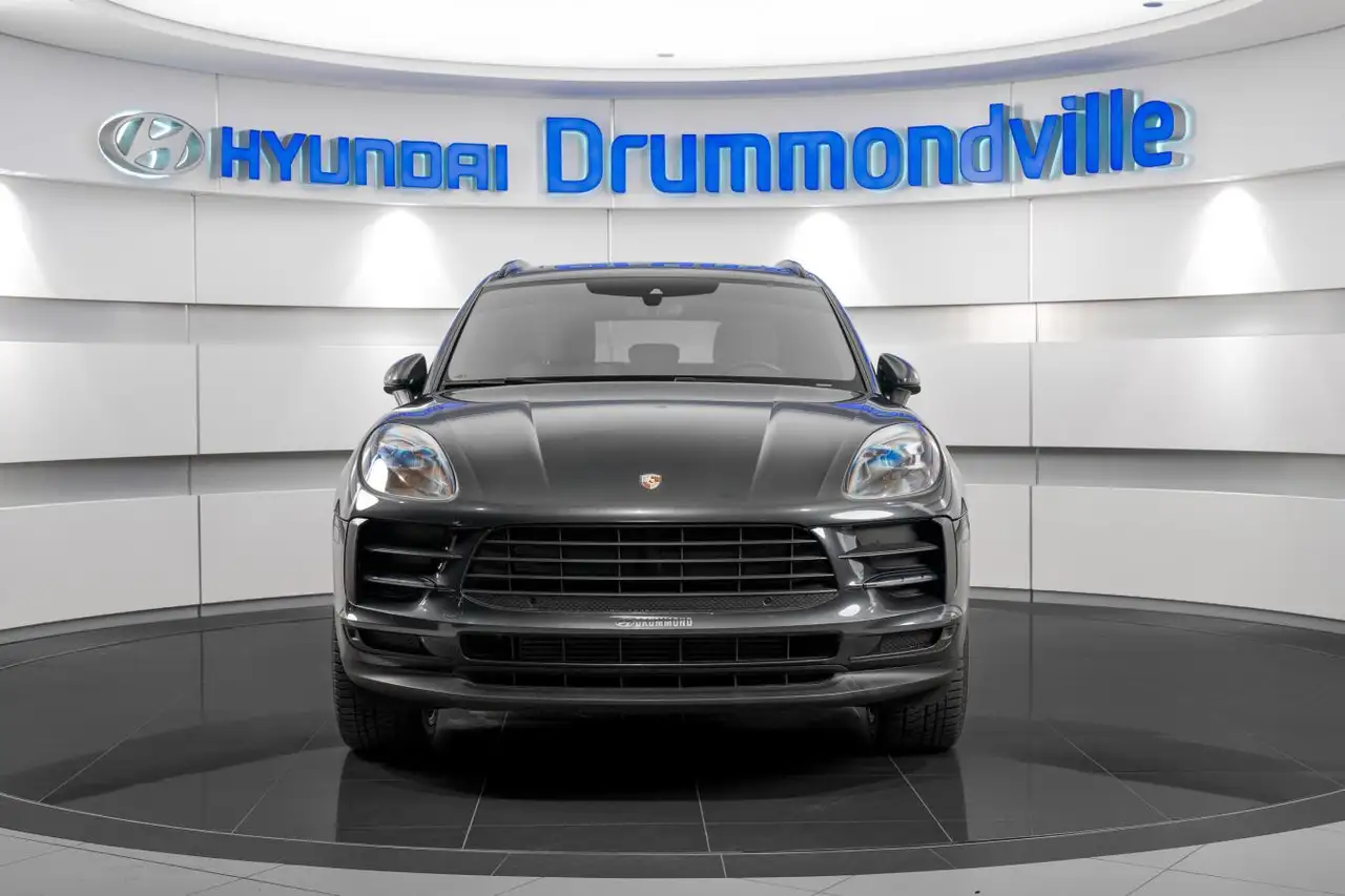 Porsche Macan photo Porsche Macan