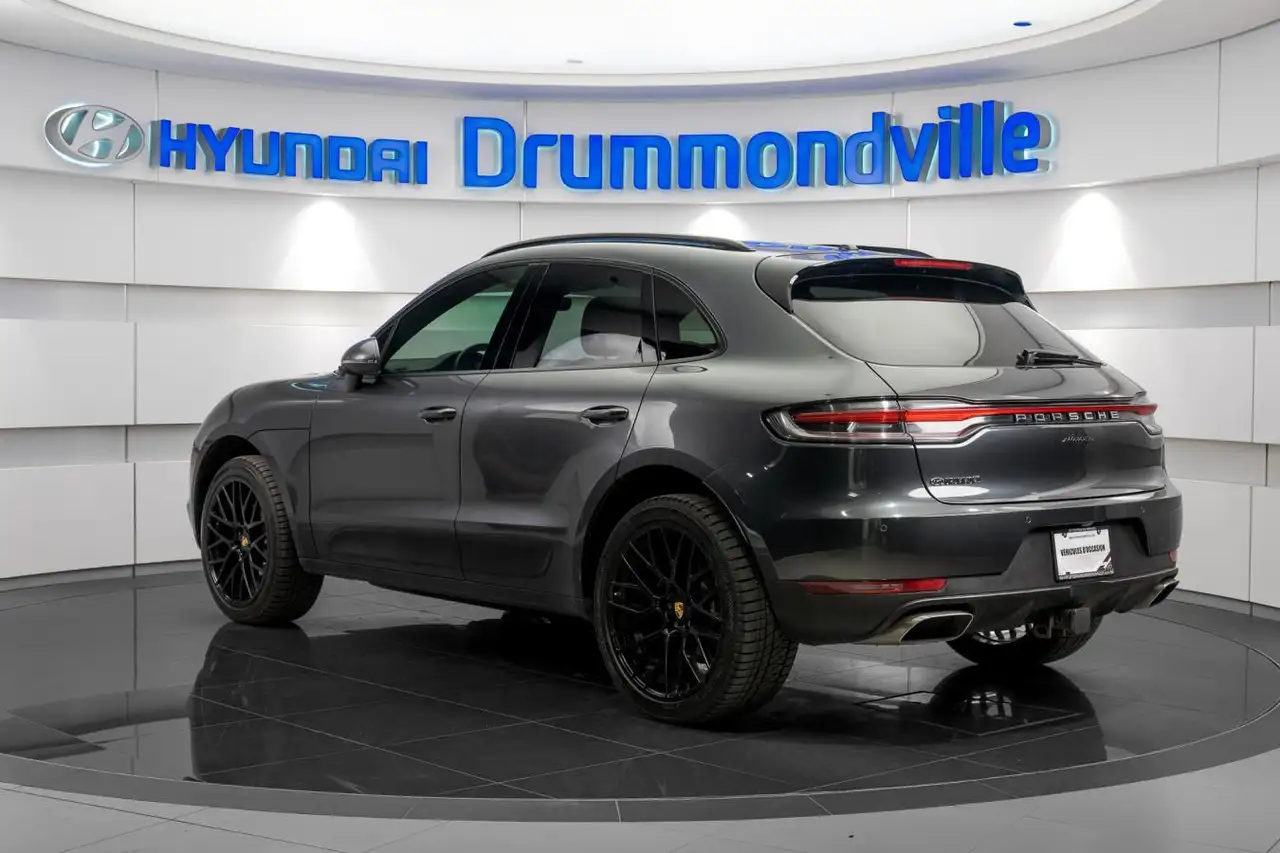 Porsche Macan photo Porsche Macan