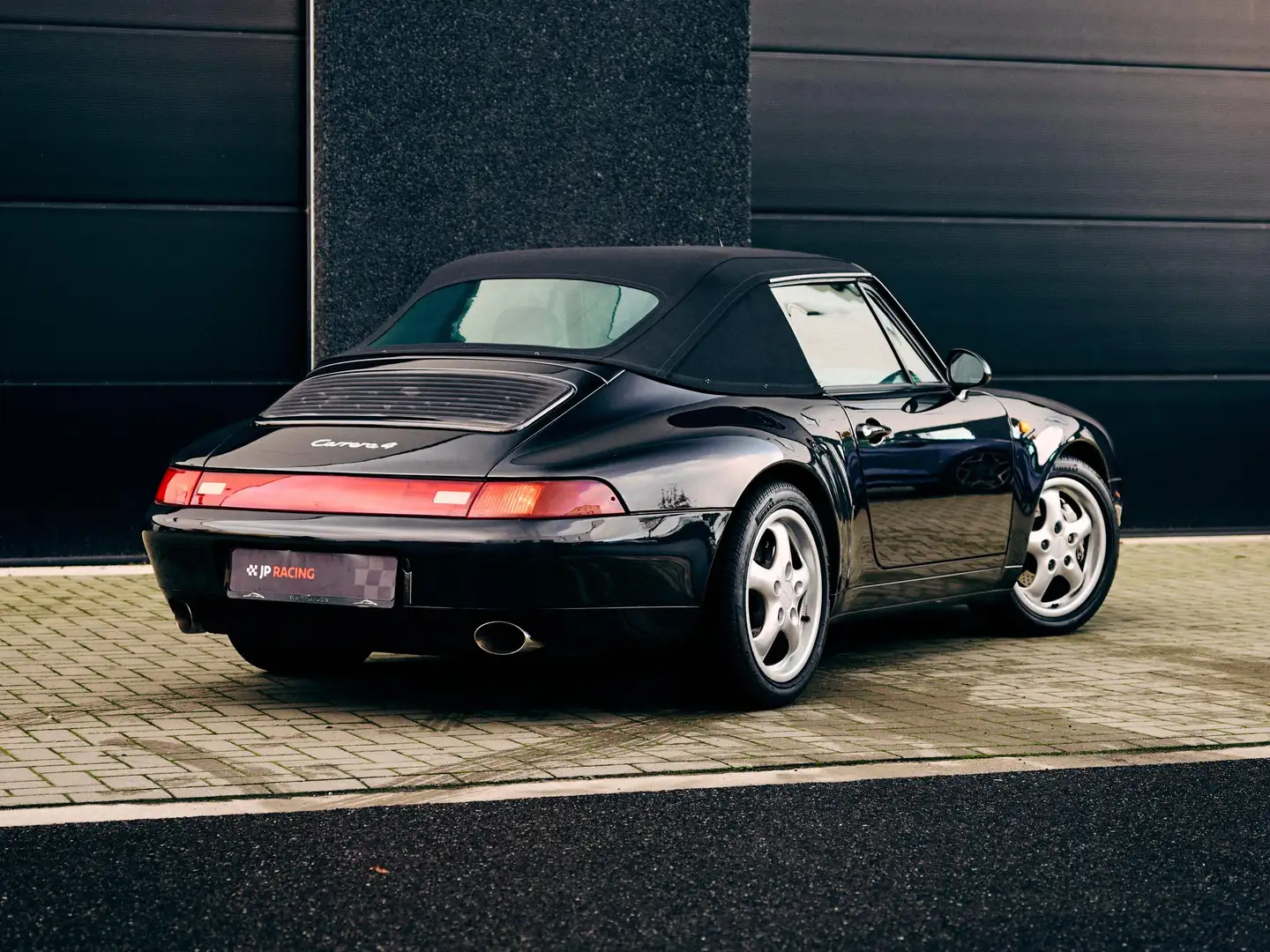 Porsche 993 911 Carrera 4 Cabrio Zwart - 2