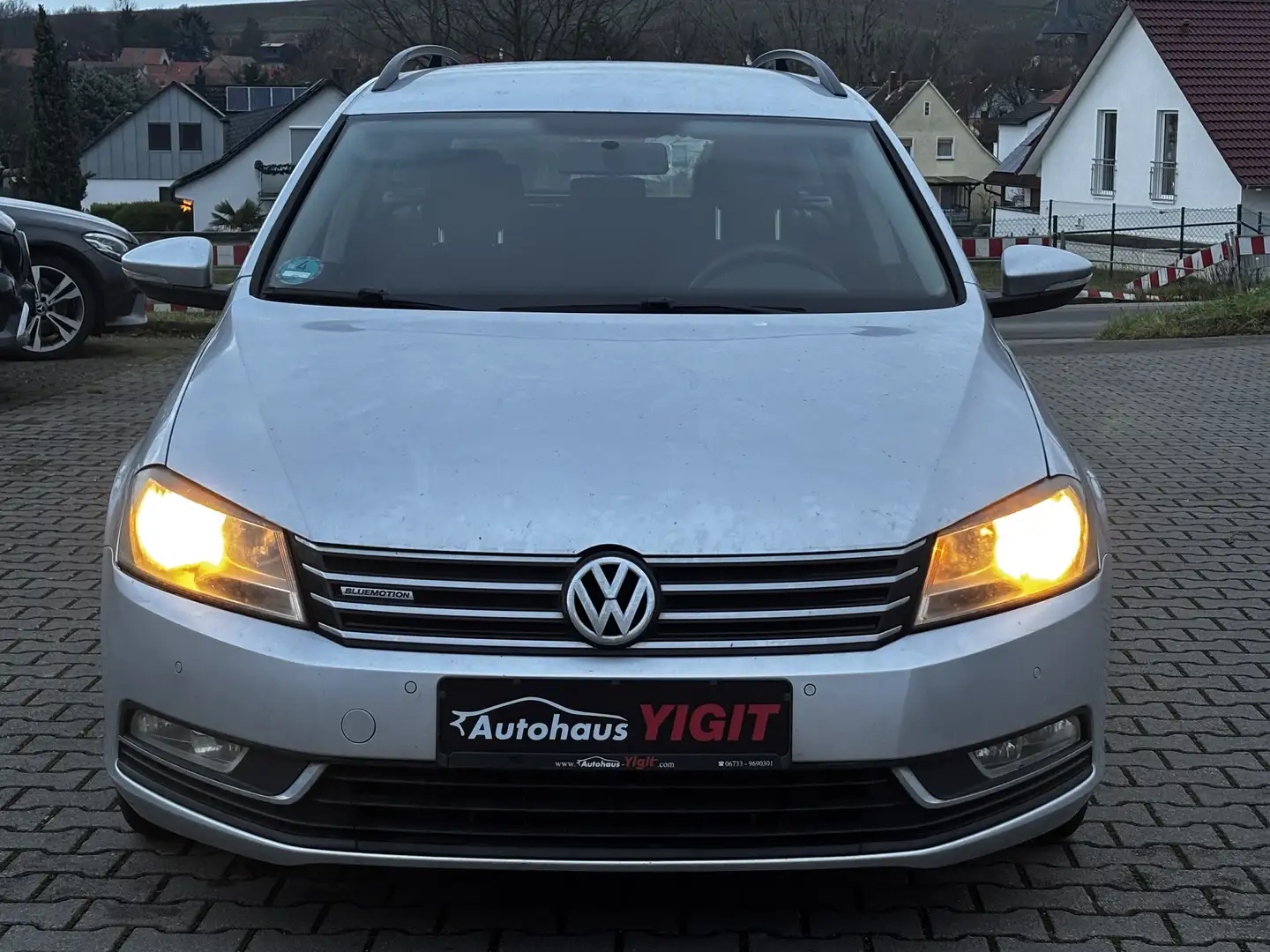Volkswagen Passat Variant Trendline BlueMotion Silber - 2