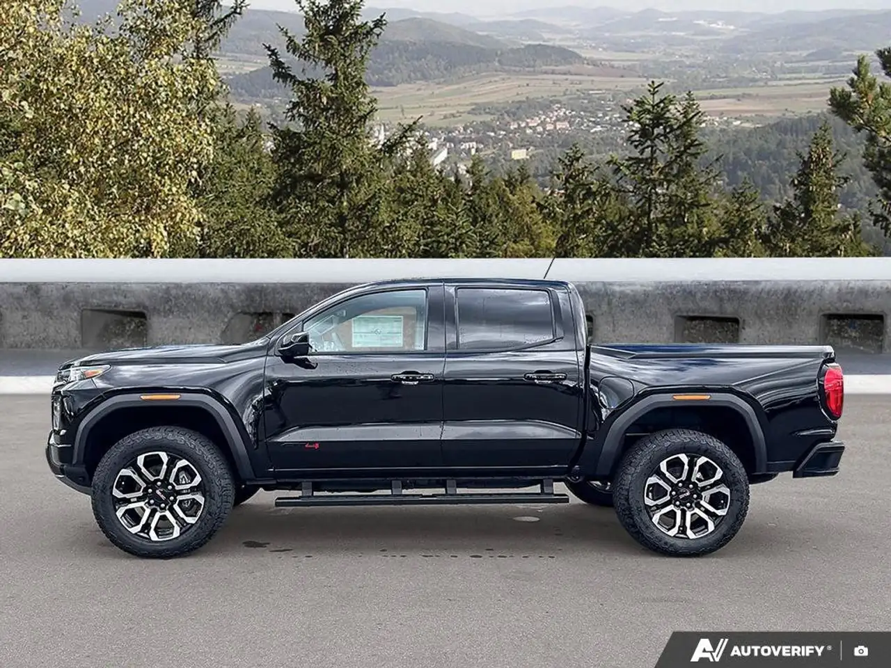 GMC Canyon photo GMC Canyon