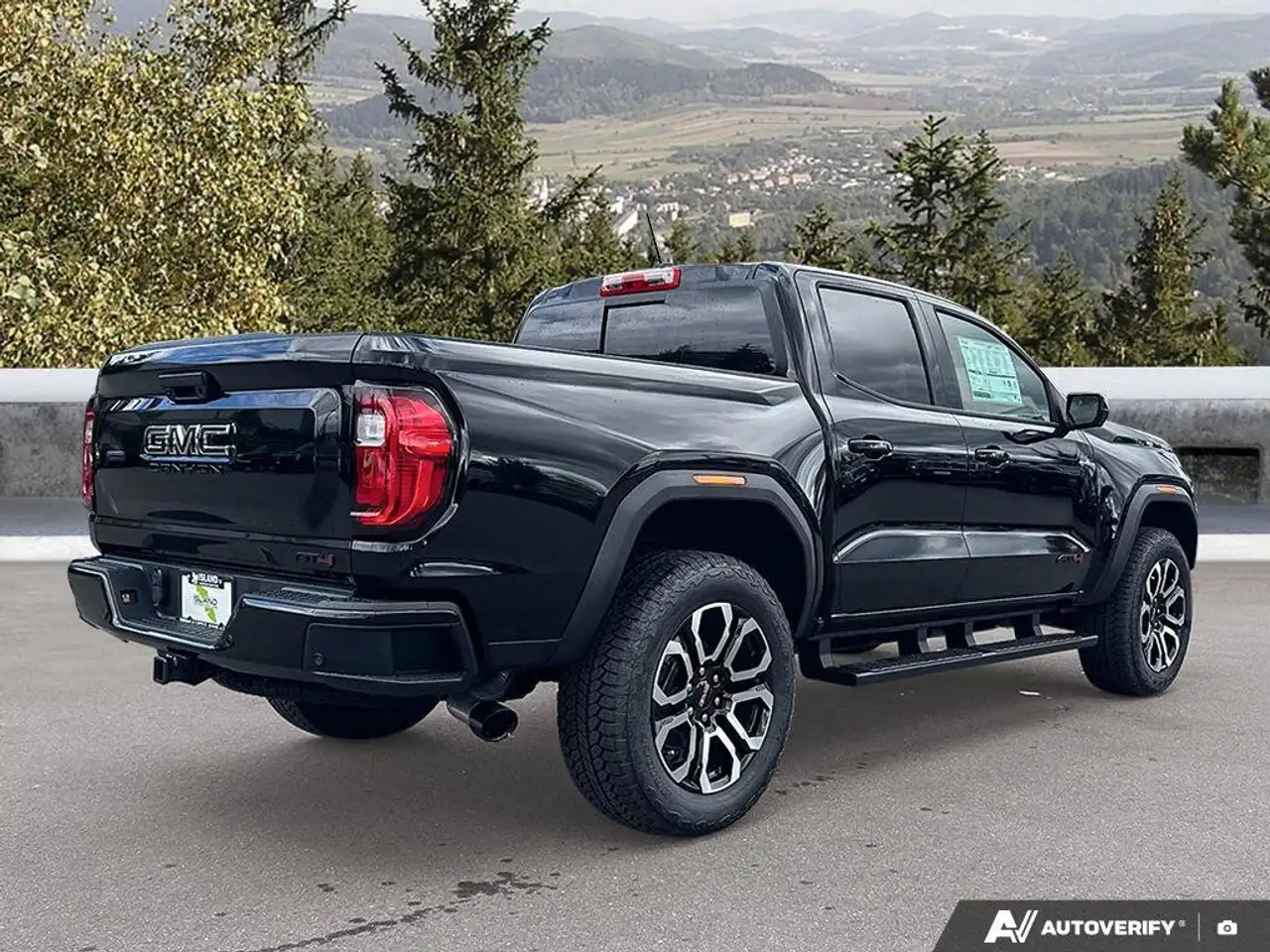 GMC Canyon photo GMC Canyon